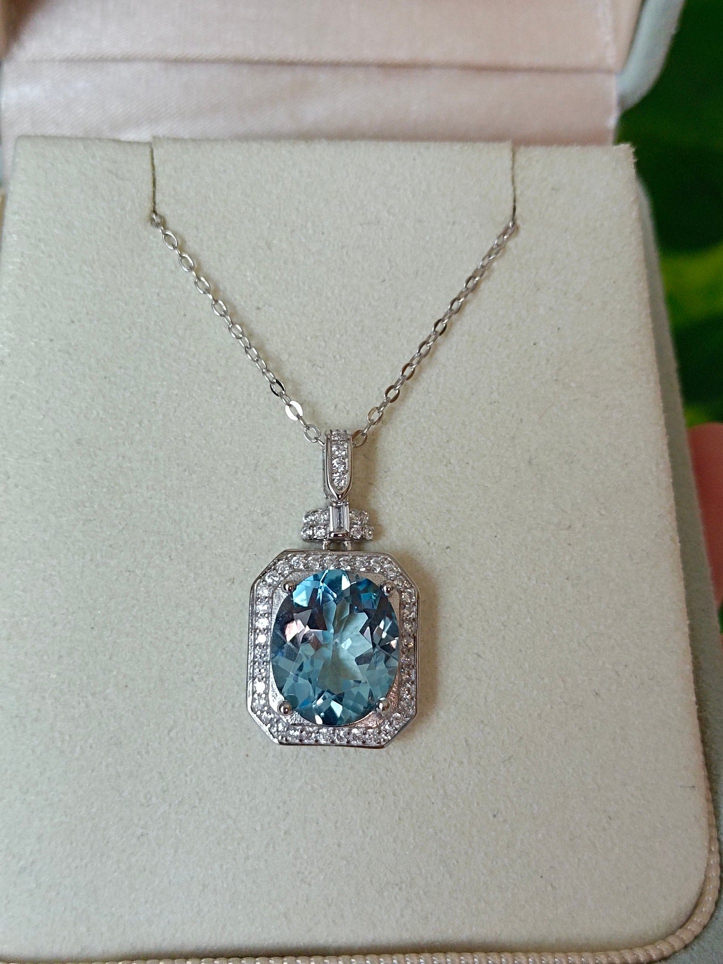 Dazzling Natural Topaz Pendant Jewelry with S925 Silver