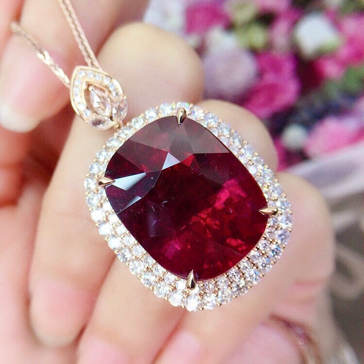 Exquisiter Bixbite-Anhänger mit großem Karat in Sammlerqualität – Luxus-Schmuck in 18-Karat-Goldfassung