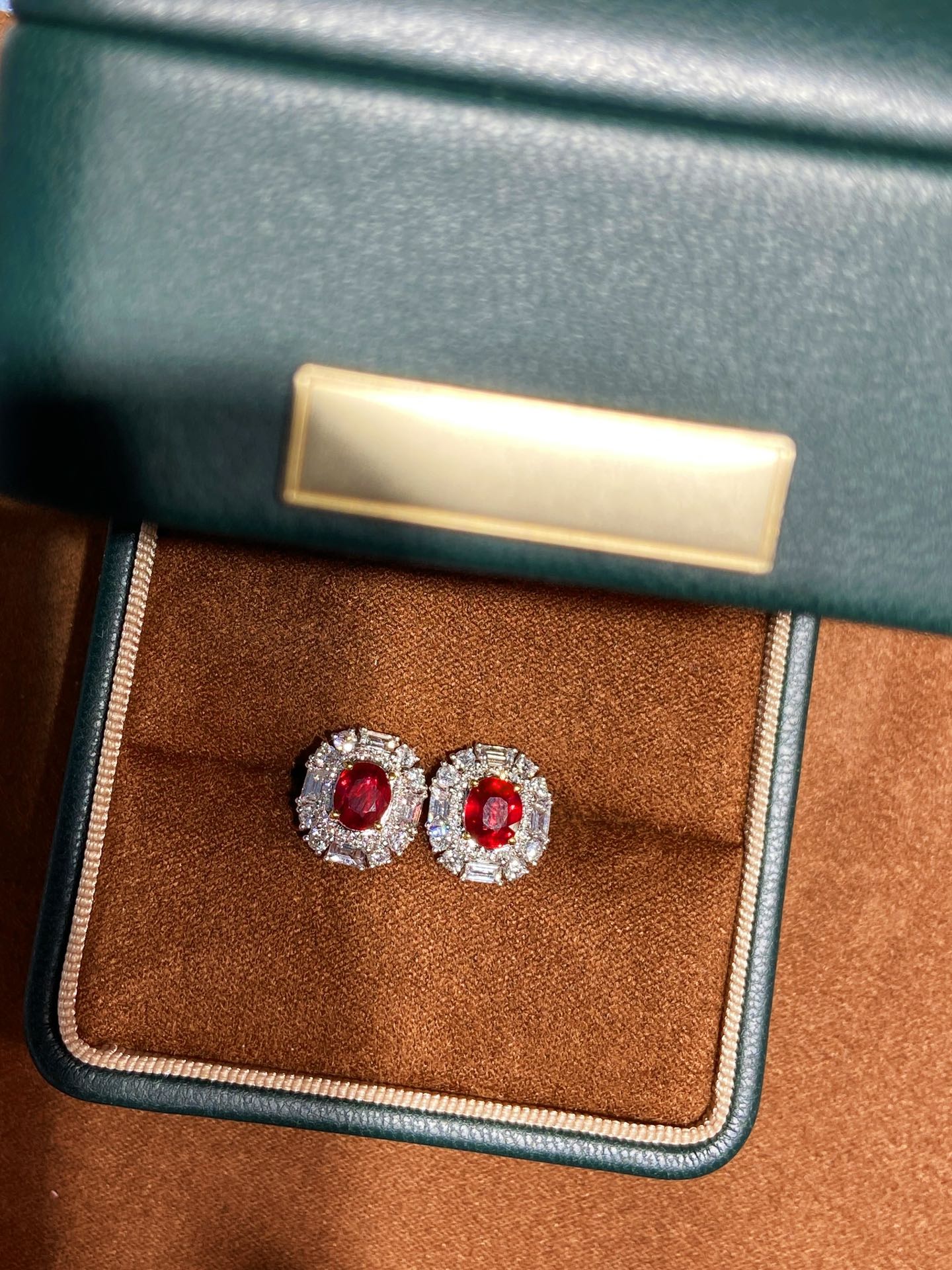 Brincos de rubi vermelho sangue de pombo não aquecido - joias premium