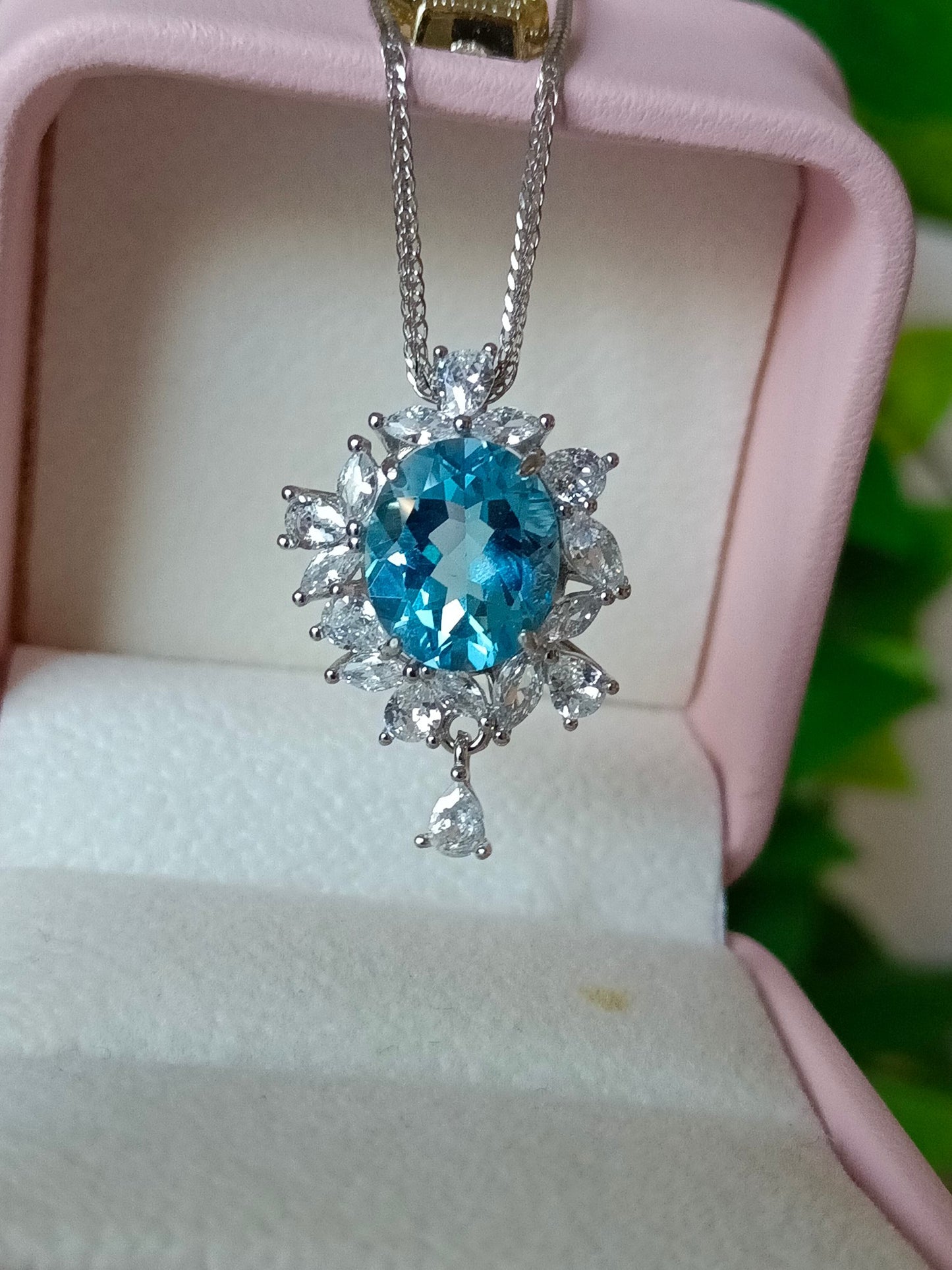 Dazzling Natural Topaz Pendant - Elegant Jewelry Piece