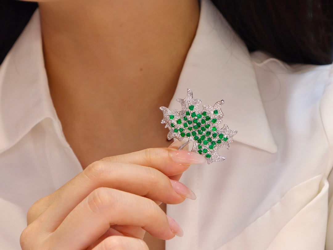 Elegant Botanical Brooch/Pendant: Emerald Maple Leaf Jewelry