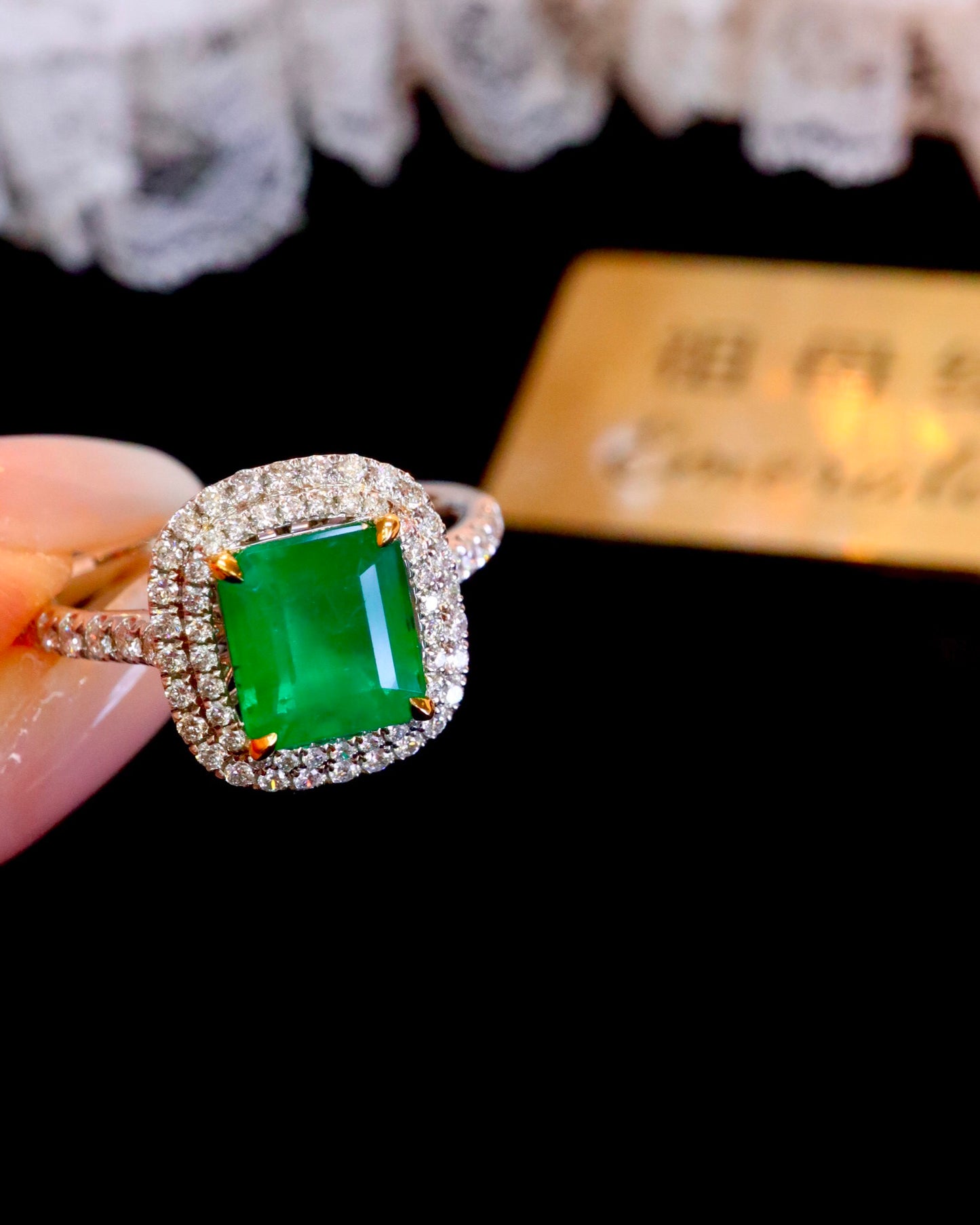 Elegant and Versatile Natural Emerald Ring - A Must-Have Jewelry