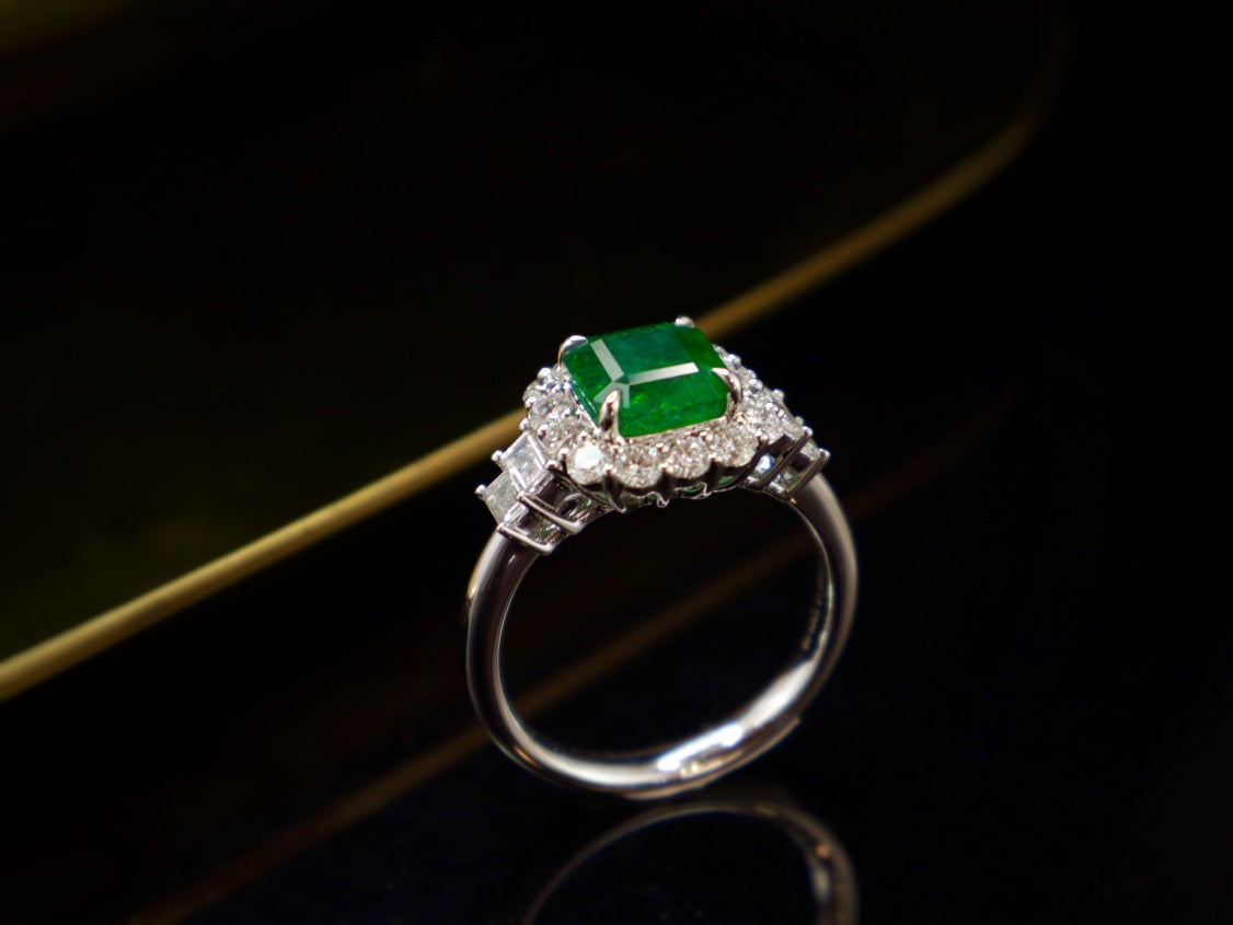 Anello con smeraldo: gioielli verde brillante da indossare ogni giorno
