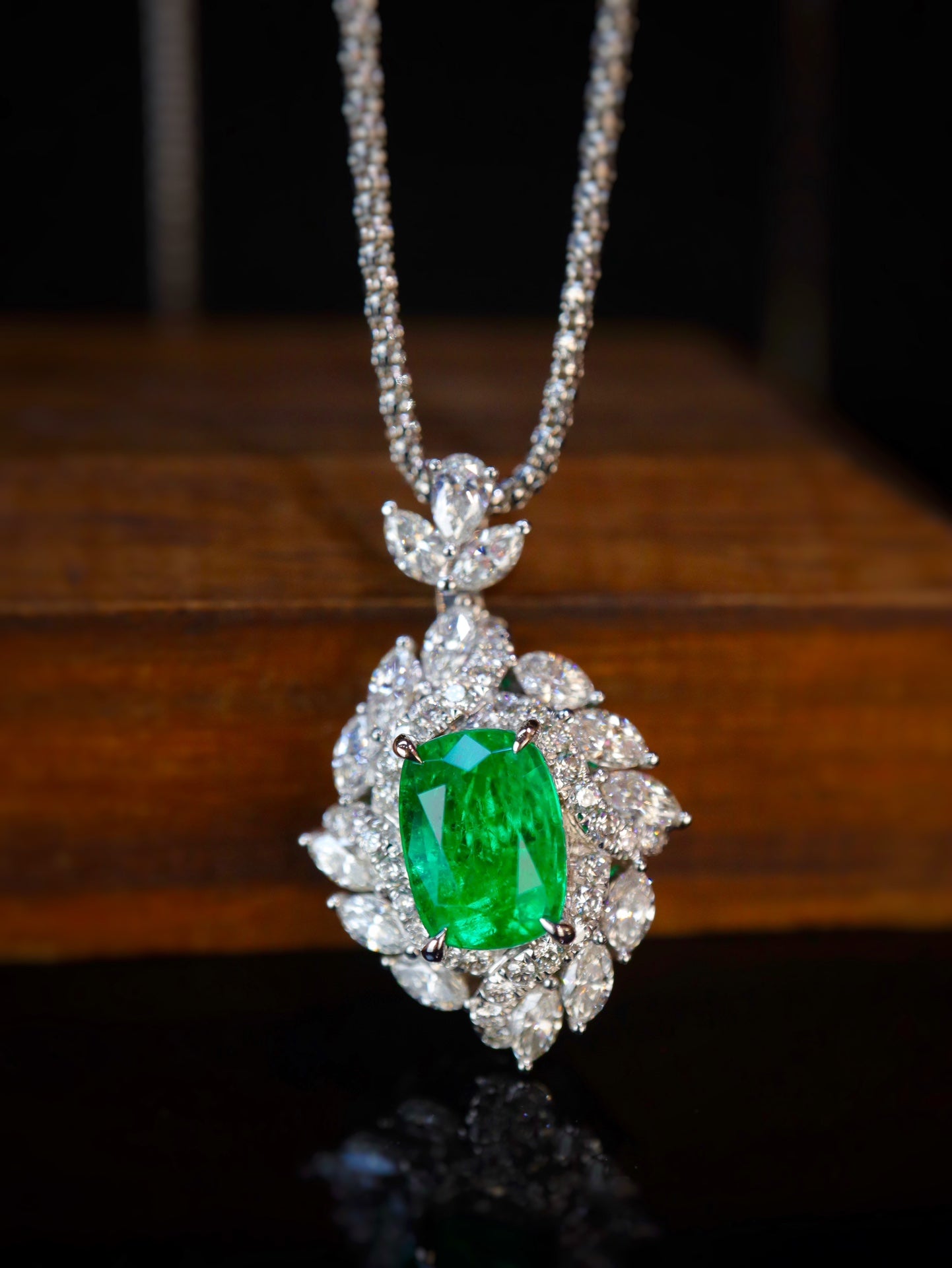 Barang Kemas Loket Zamrud: Permata Berkualiti Tinggi 2.05ct Panjshir Afghanistan