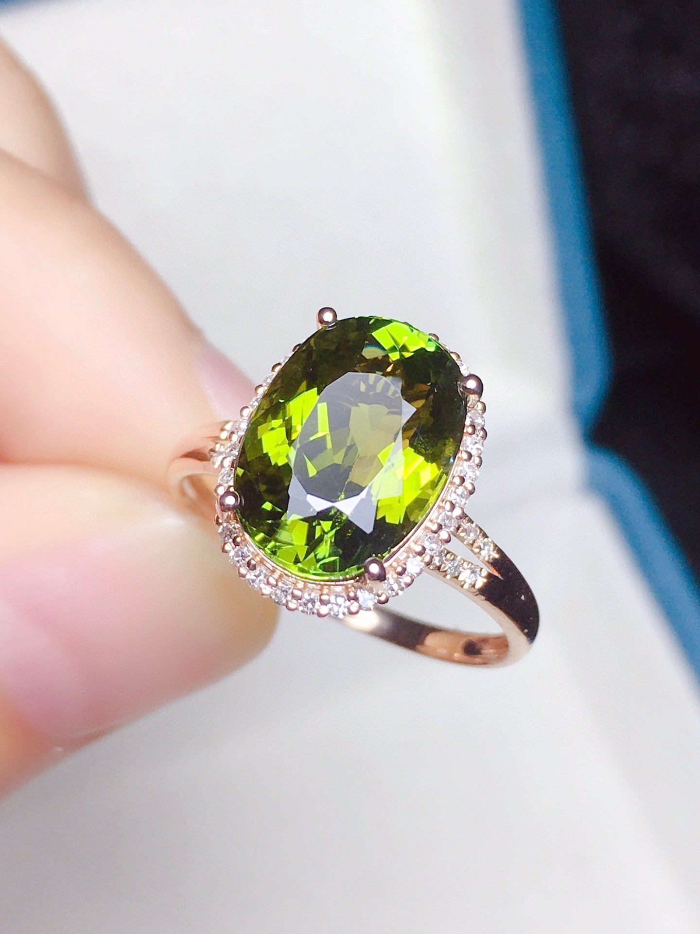 Cincin Turmalin Asli dalam Emas 18K dengan Aksen Berlian - Barang Kemas Yang Indah
