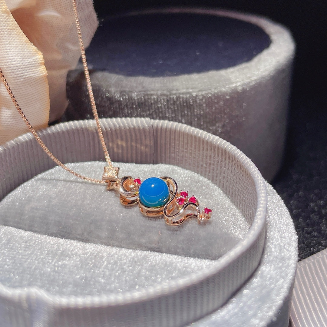 Volez l’été et l’amour avec un pendentif en ambre bleu dominicain intégré en or 18 carats - Bijoux uniques