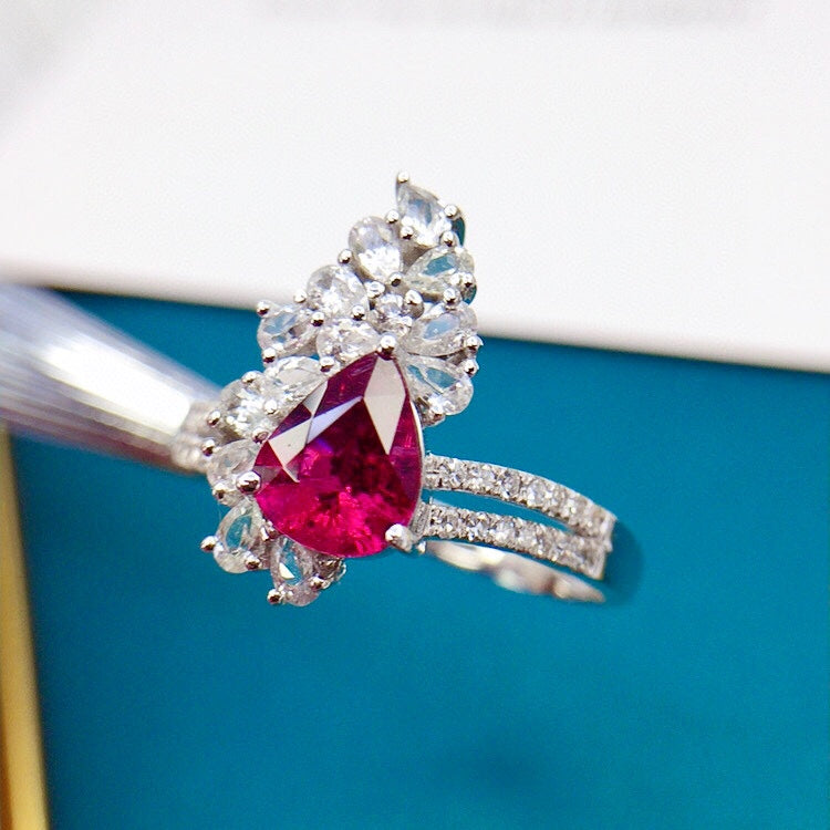 Elegant 18K Gold Natural Tourmaline Ring - A Must-Have Jewelry