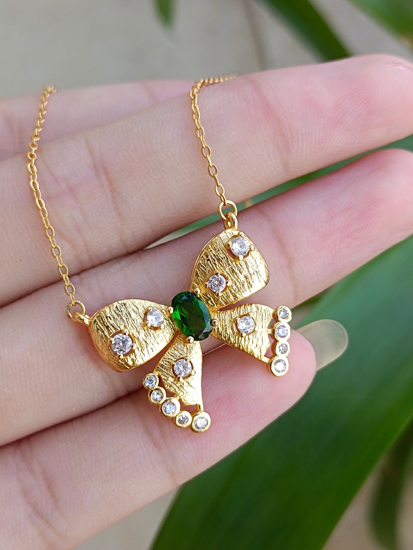 Collana a Fiocco in Diopside Naturale - Gioielli Squisiti per un'Eleganza Quotidiana