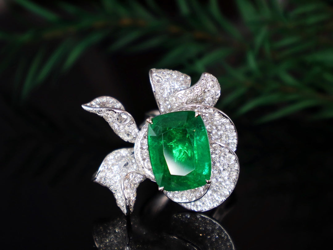 Emerald Green Jewelry: Exclusive Flower Design Ring/Pendant
