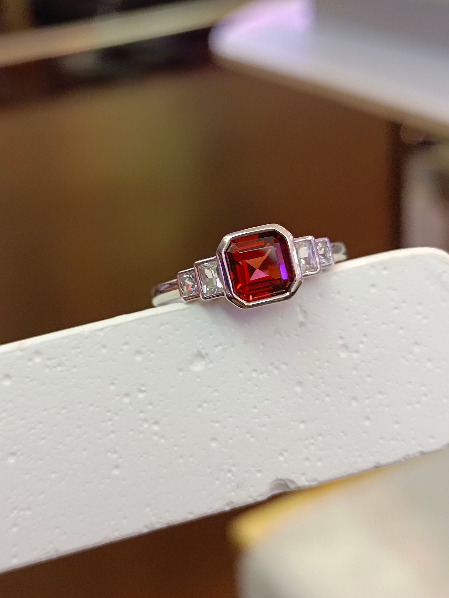 S925 sterling zilveren verfraaide granaat vierkante ring - modieuze minimalistische sieraden