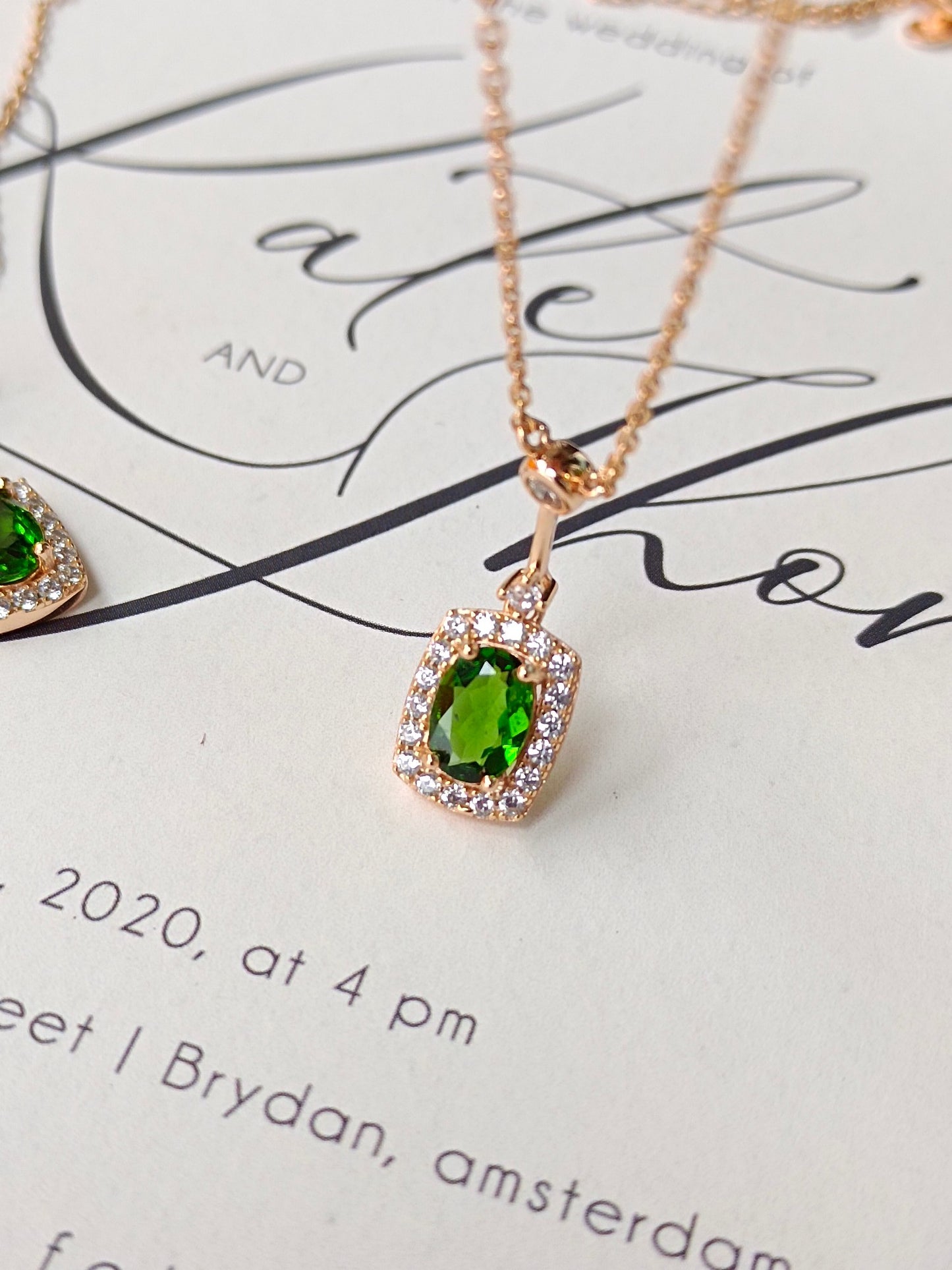Collana con diopside naturale: un simbolo di speranza, salute e longevità nei gioielli