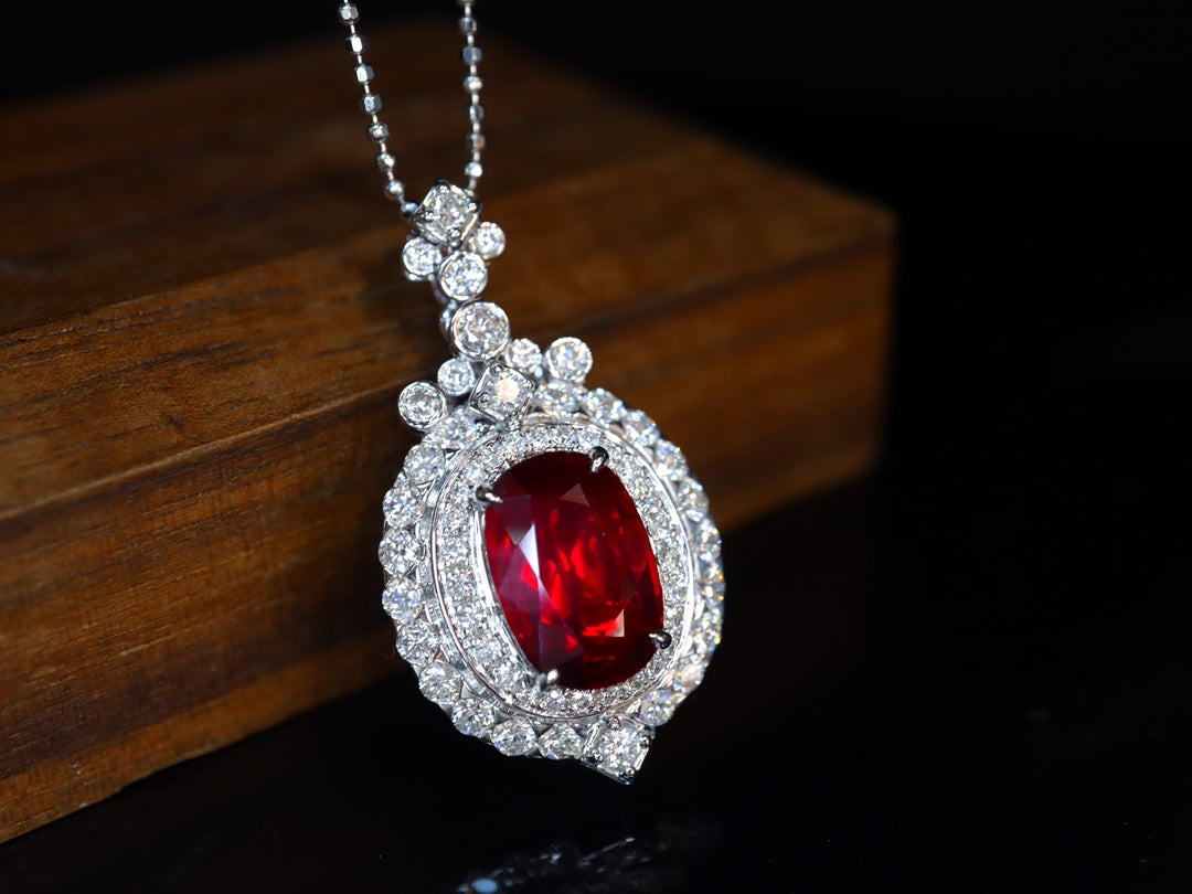 Uoppvarmet Pigeon's Blood Ruby Pendant - Premium smykkesamling