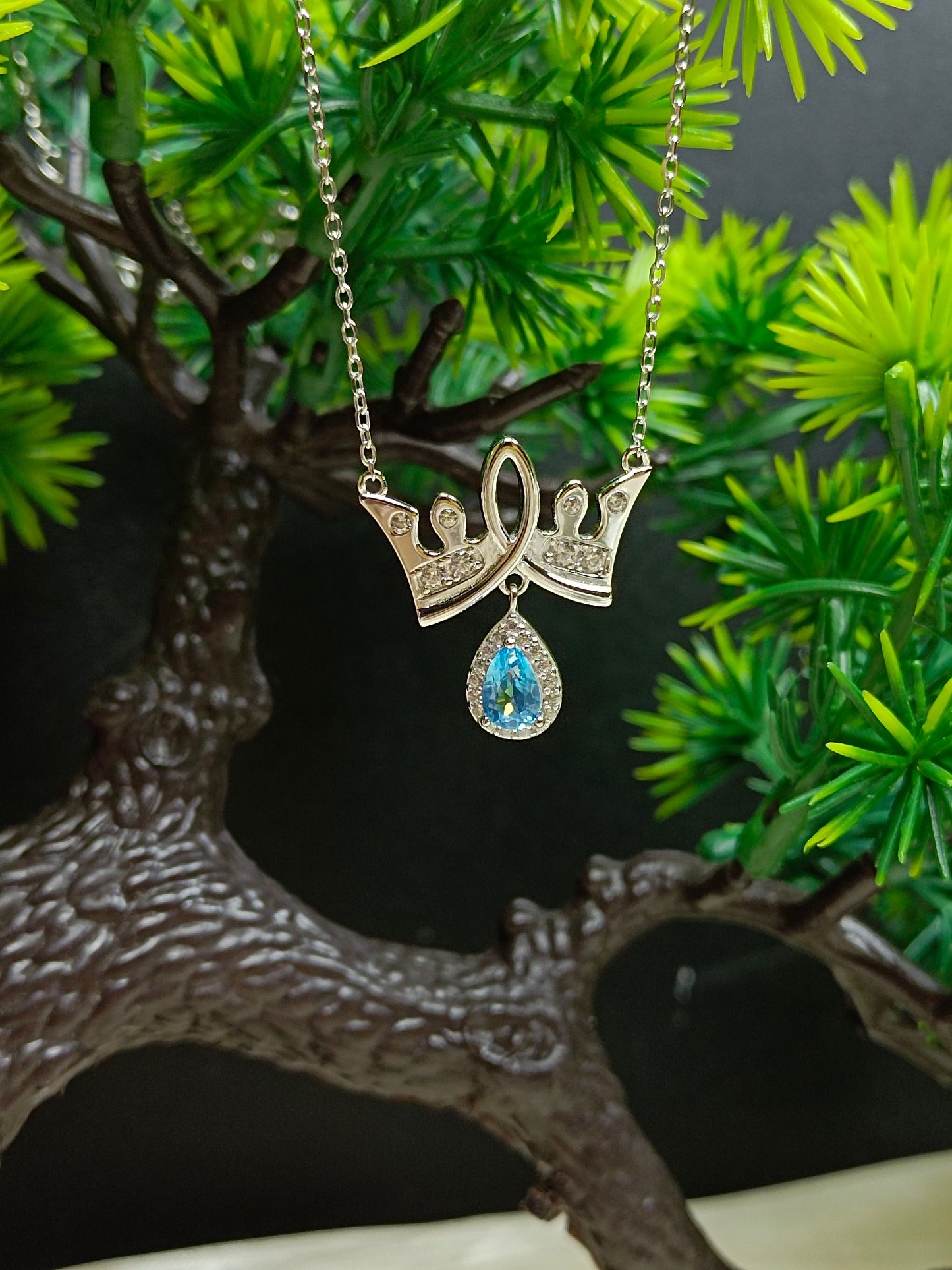 Squisita collana con pendente a forma di corona in argento sterling S925 con topazio, realizzata con tecnica in oro 18 carati - I gioielli della principessa fuggita