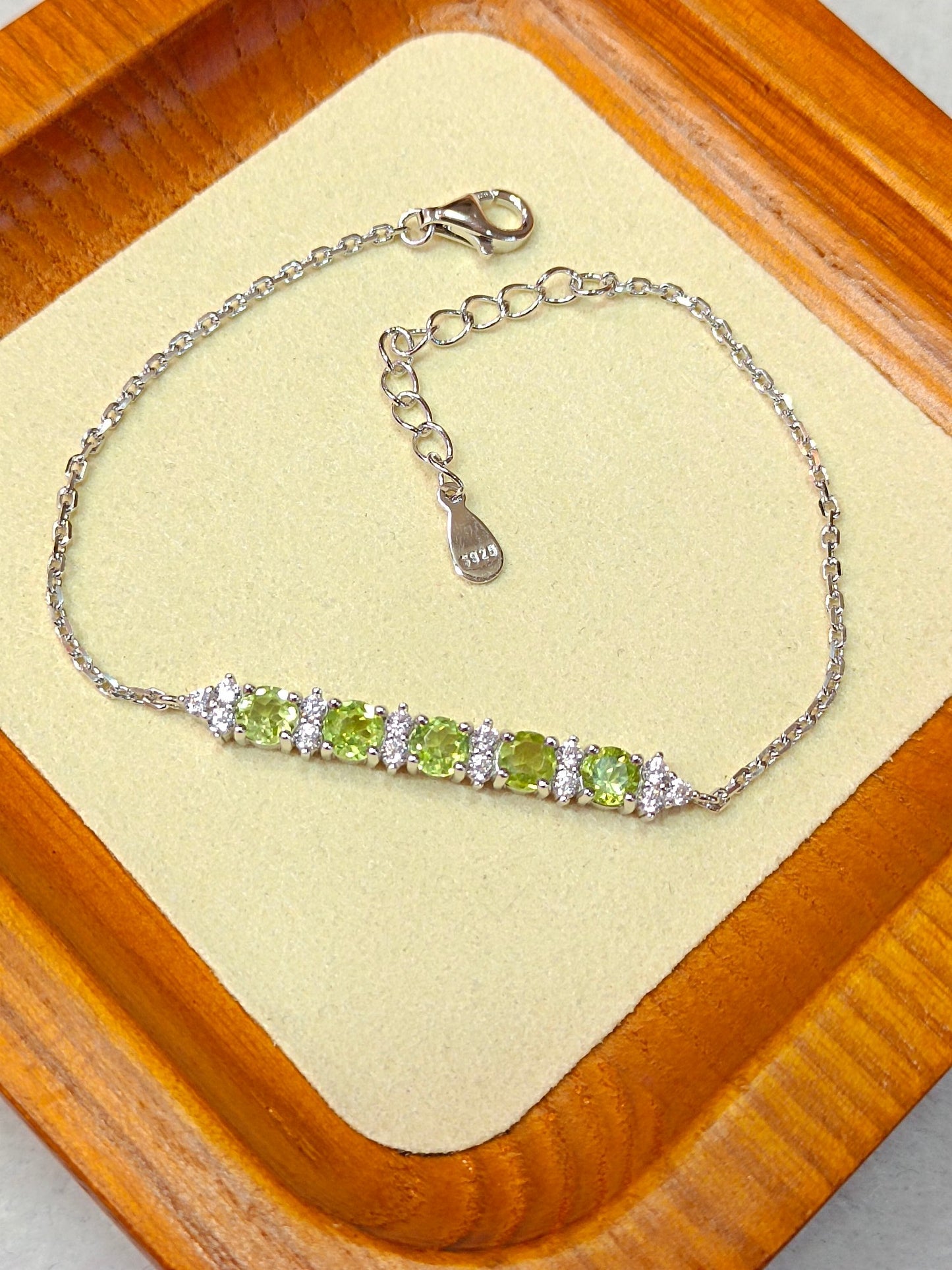 S925 Silver Exquisite Peridot Inlay Armbånd - Smykker for eleganse