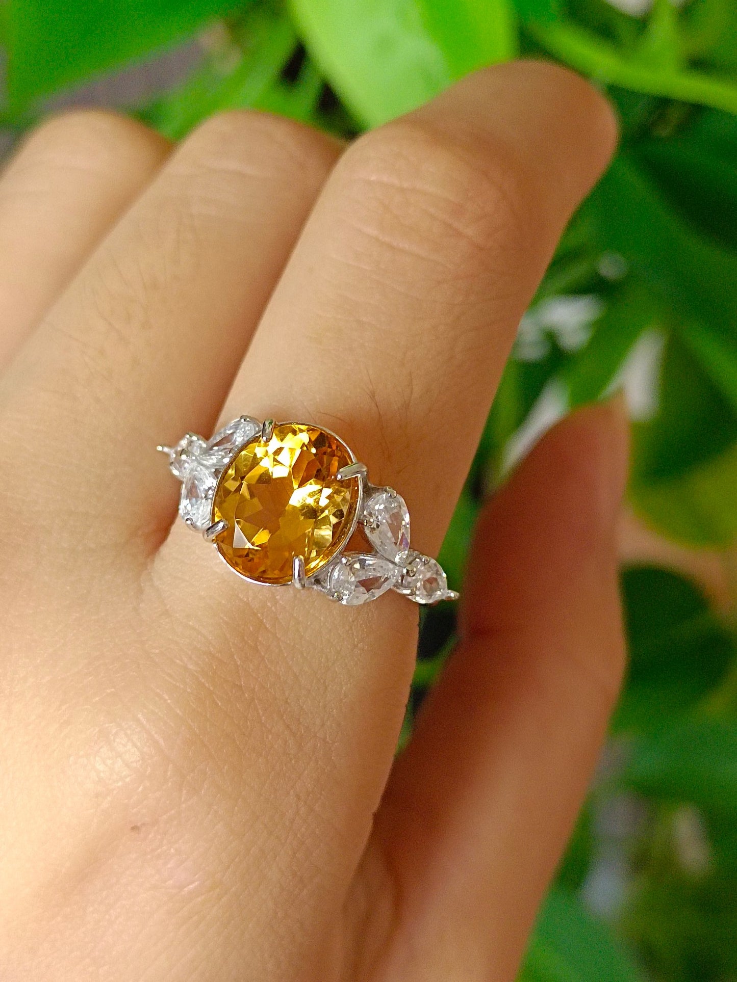 Anello con citrino giallo naturale: gioielli eleganti per ogni occasione