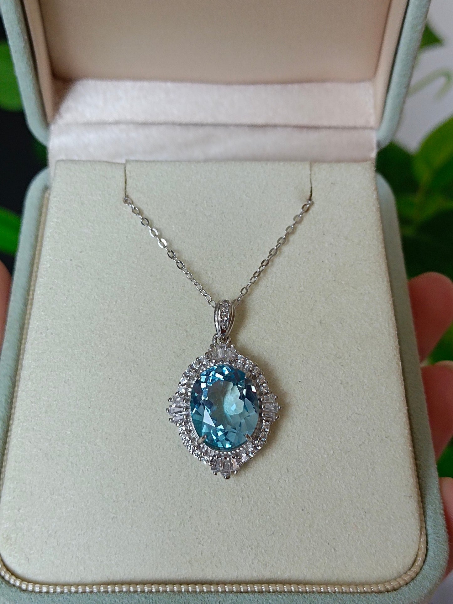 Exquisite Natural Topaz Pendant Jewelry