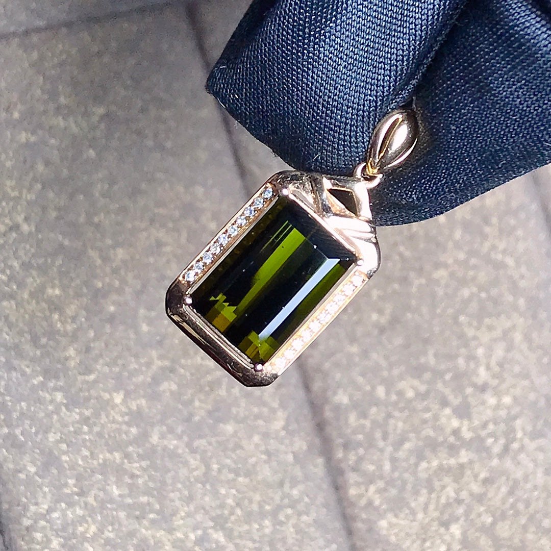 Natural Tourmaline Pendant - Exquisite Jewelry Craftsmanship