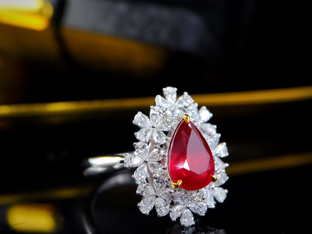 Uoppvarmet Pigeon's Blood Ruby Ring - En perle av eleganse