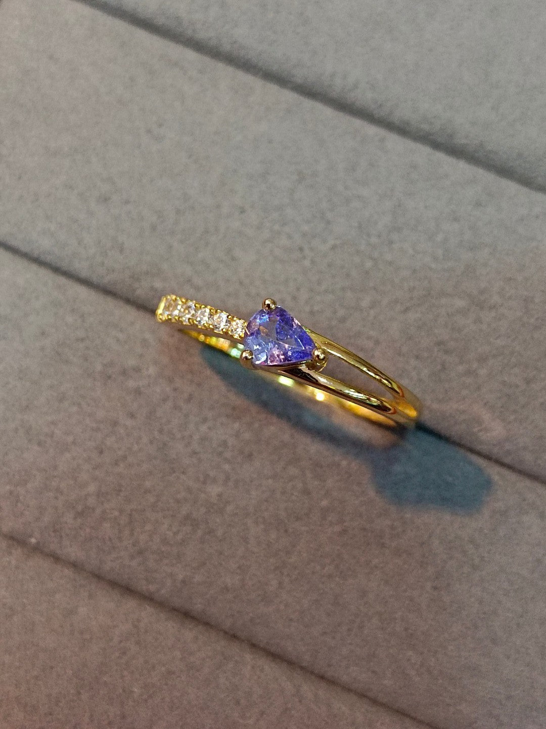 Bague Tanzanite exquise - Une touche d'élégance dans des bijoux minimalistes