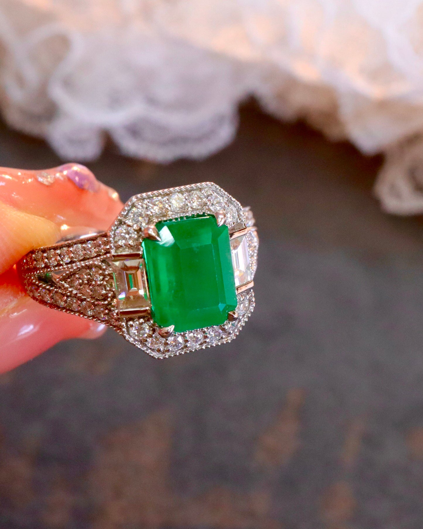 Cincin Zamrud Alami Desain Klasik Elegan - Perhiasan Bagus