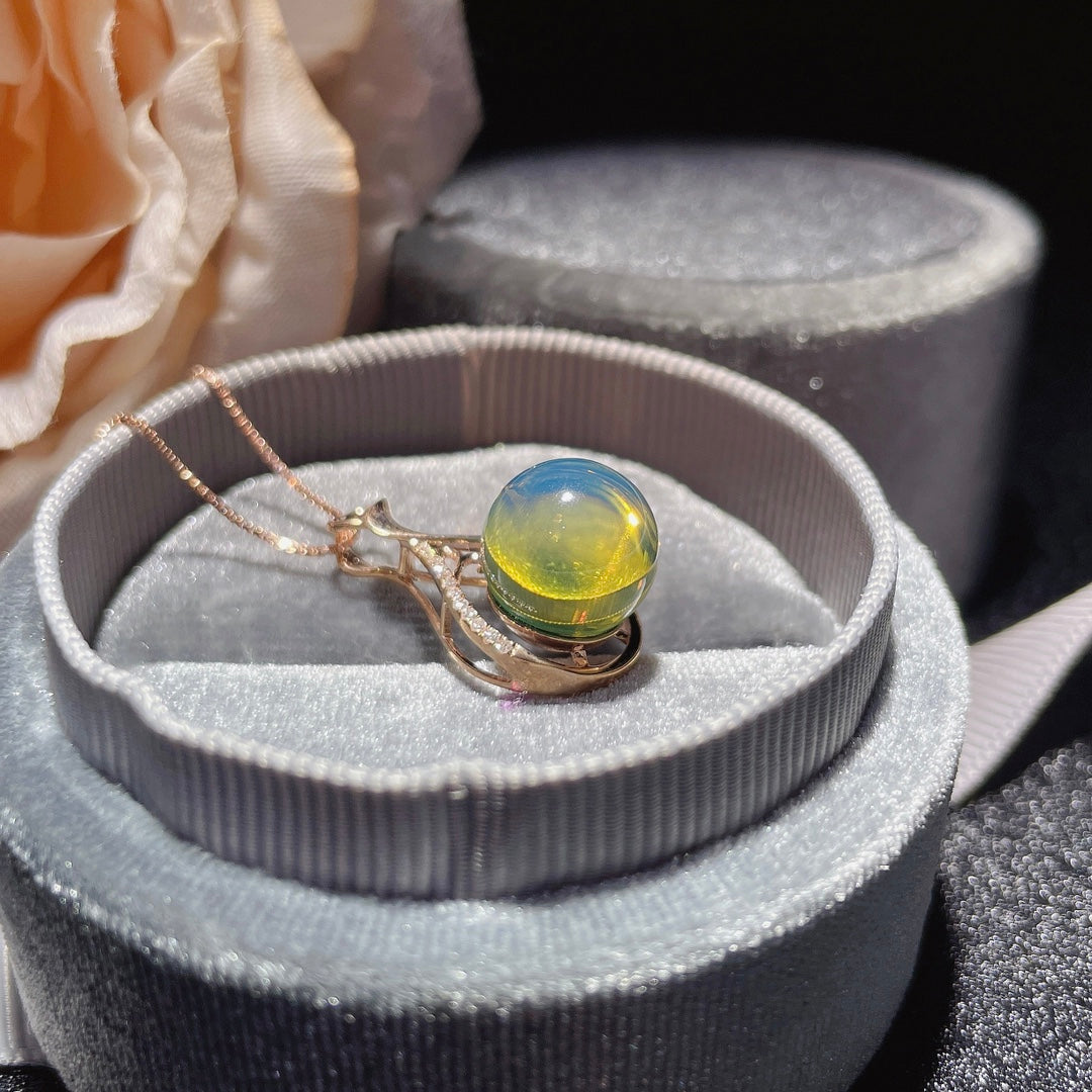 Pendentif en ambre bleu dominicain intégré en or 18 carats - Bijoux Be a Joyful Girl « Anytime »
