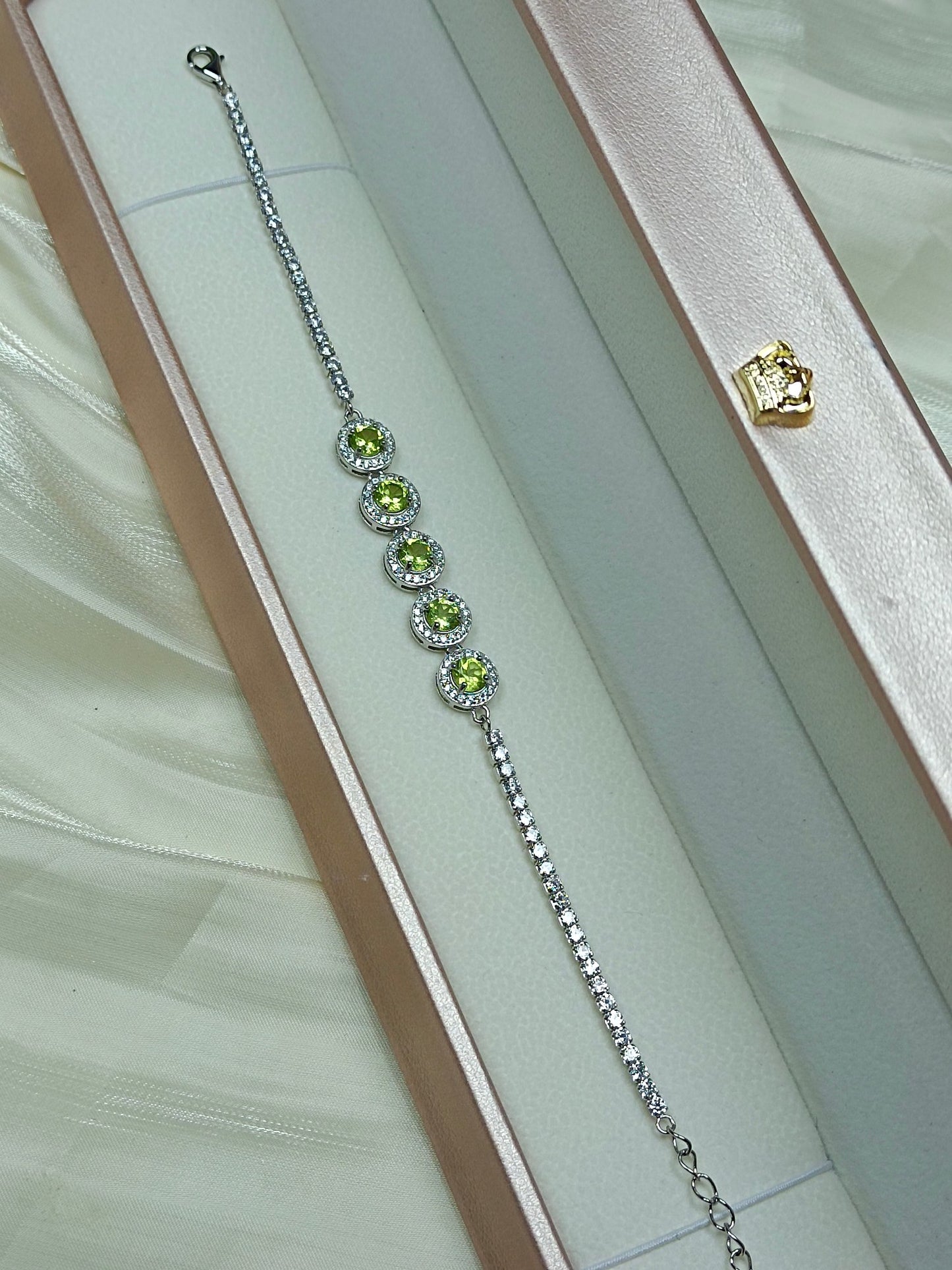 S925 Silver Embedded Peridot Bracelet - Unique Design Luxury Jewelry