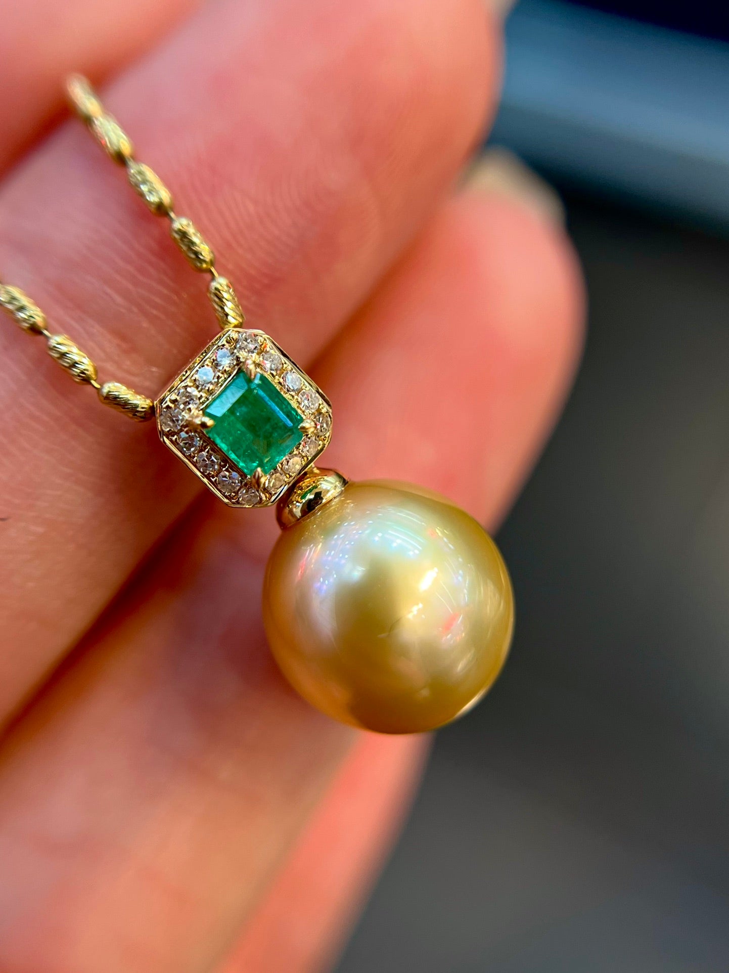 Elegant 18K Gold Embedded Pearl Pendant with Emerald and Diamond Accents