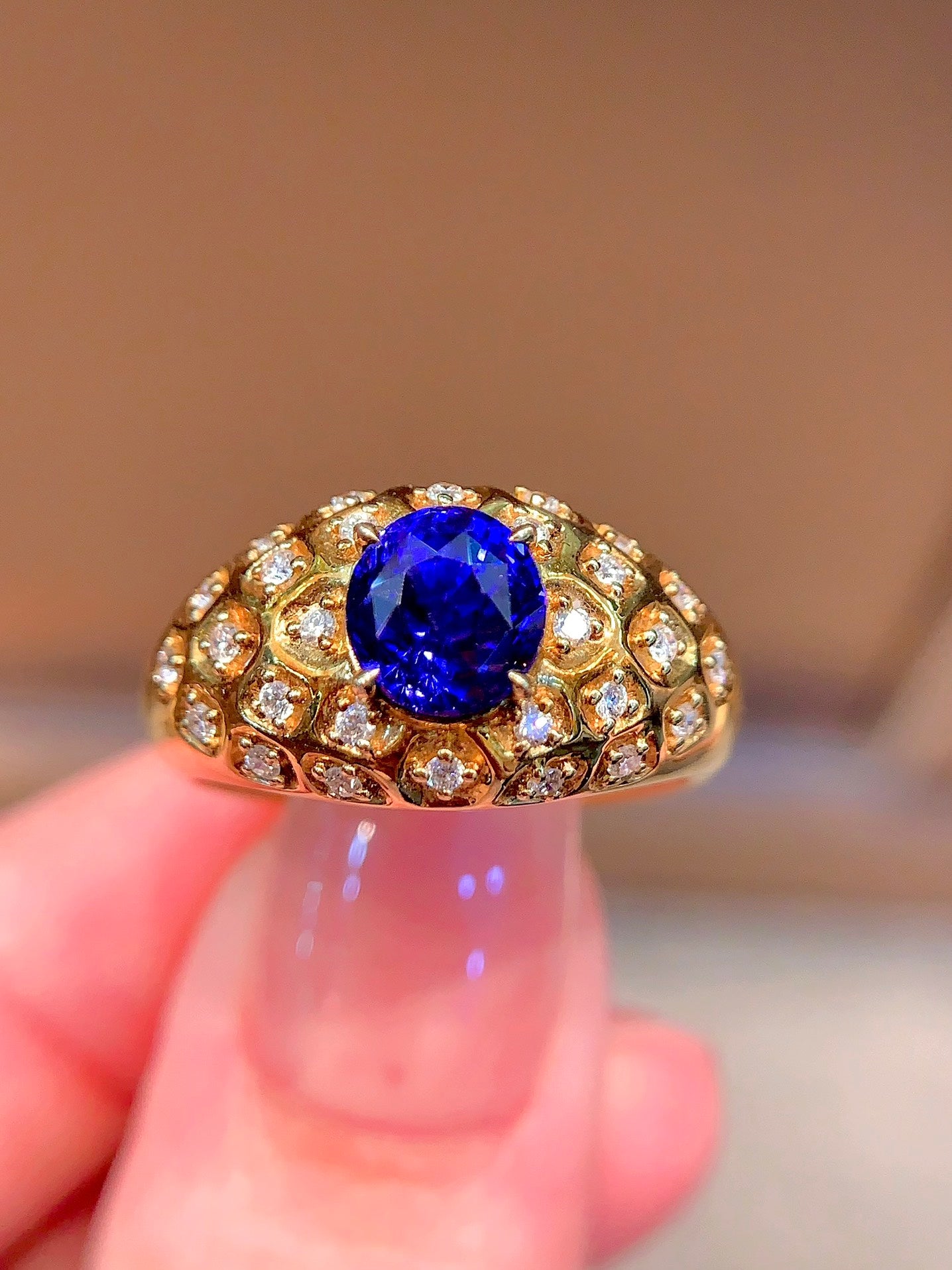 Vintage Style Wide Band Royal Blue Safir Ring med 18K guld och diamanter - Lyxsmycken