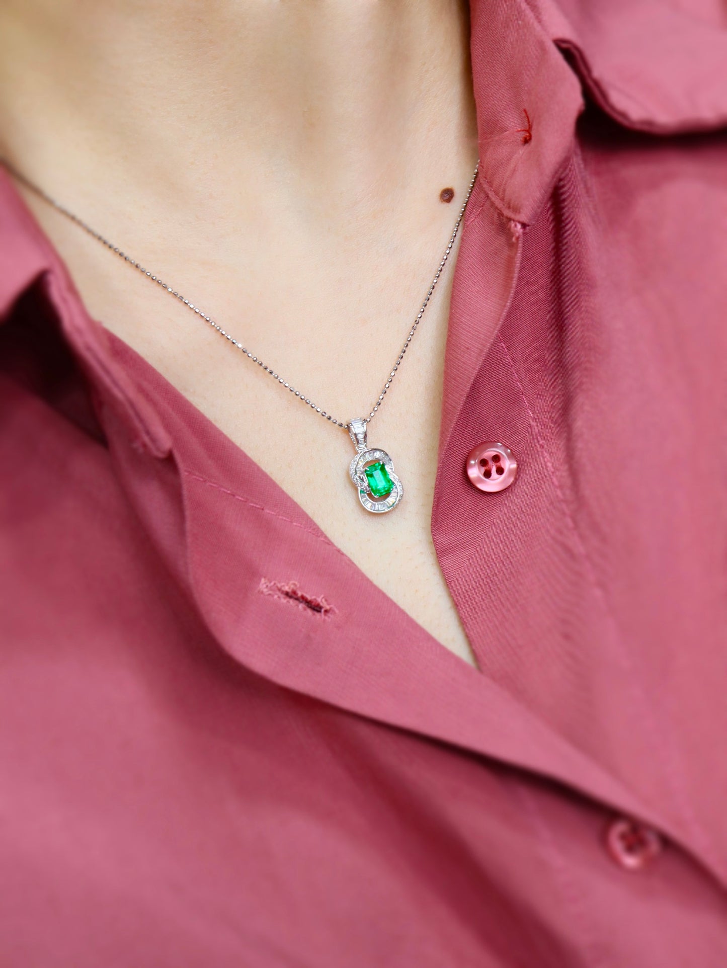 Colgante de esmeralda Panjshir: una maravilla de joyería
