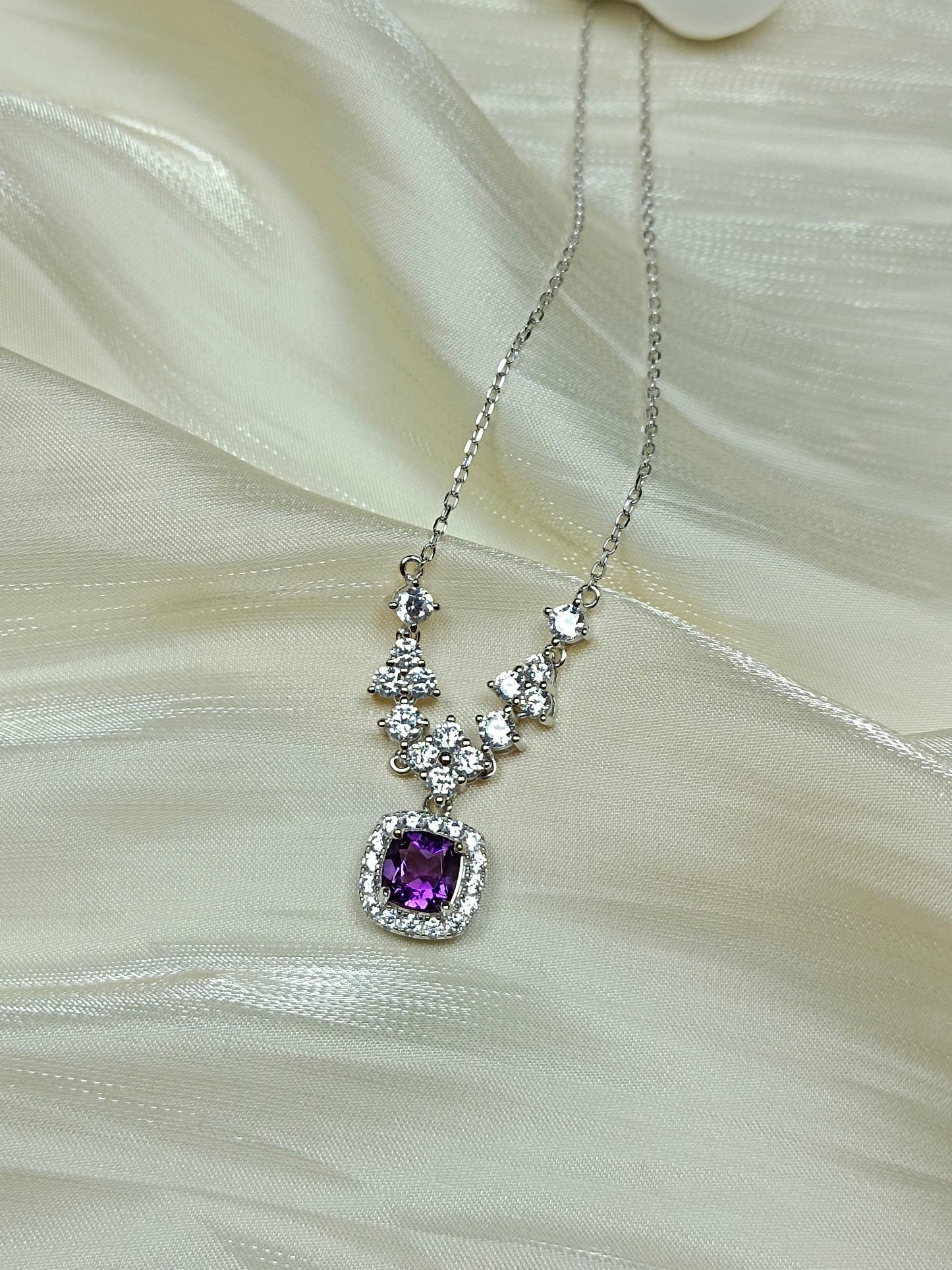 Elegant S925 sterling silver lila ametist fyrkantigt halsband med 18K guld hantverk