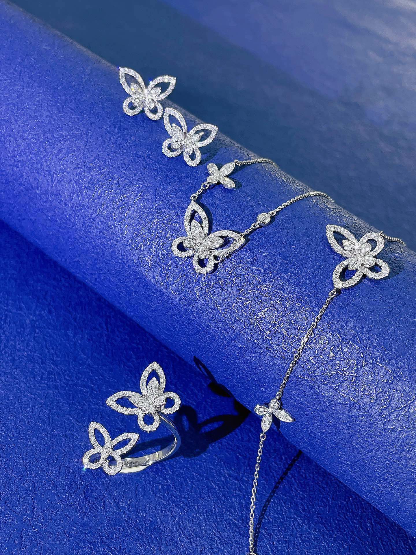 Pendientes Mariposa Fantasma Cultivada 18K - Joyería de Lujo
