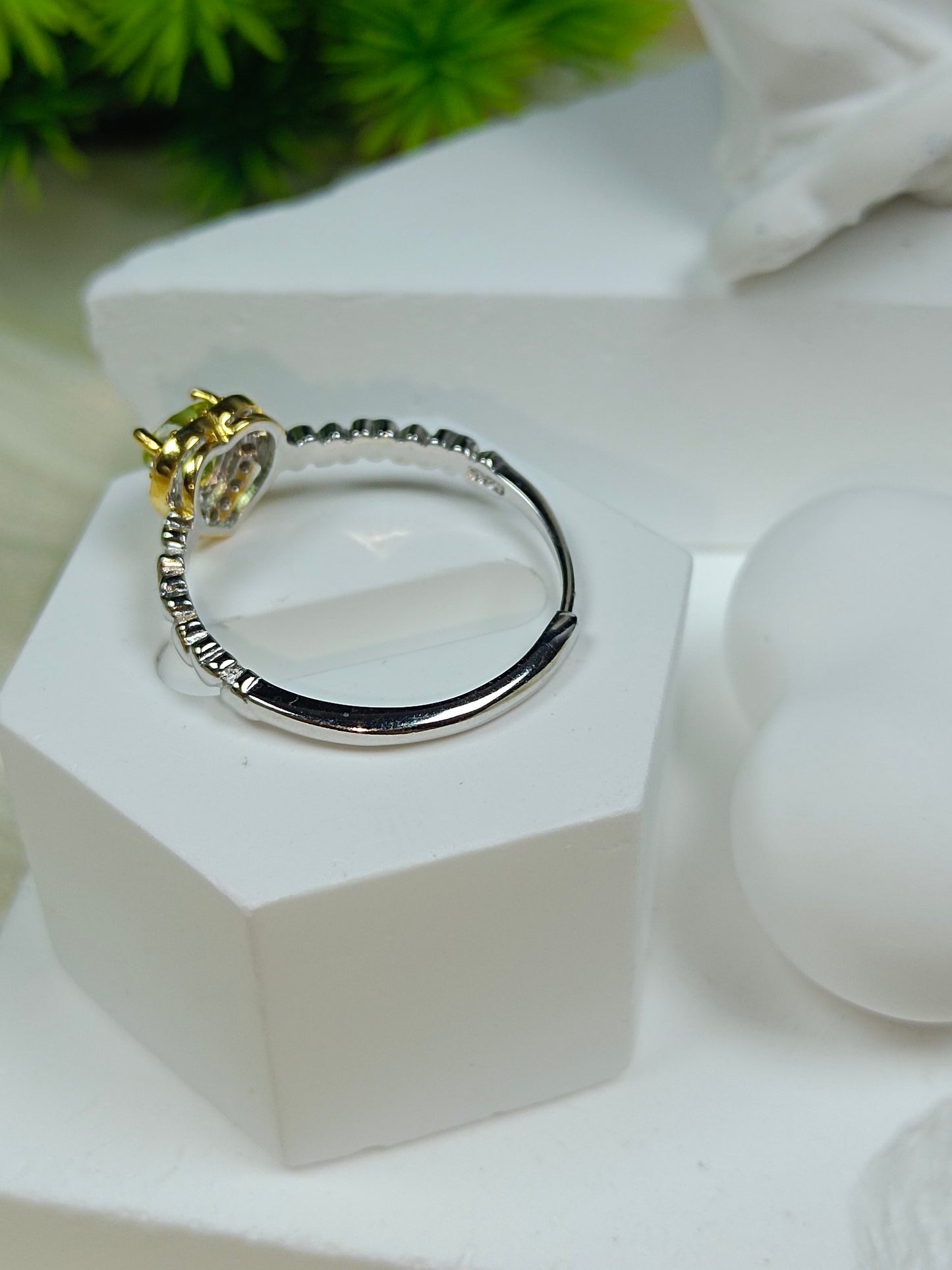 Inel elegant cu peridot în formă de inimă încorporat din argint S925 - Bijuterii de modă