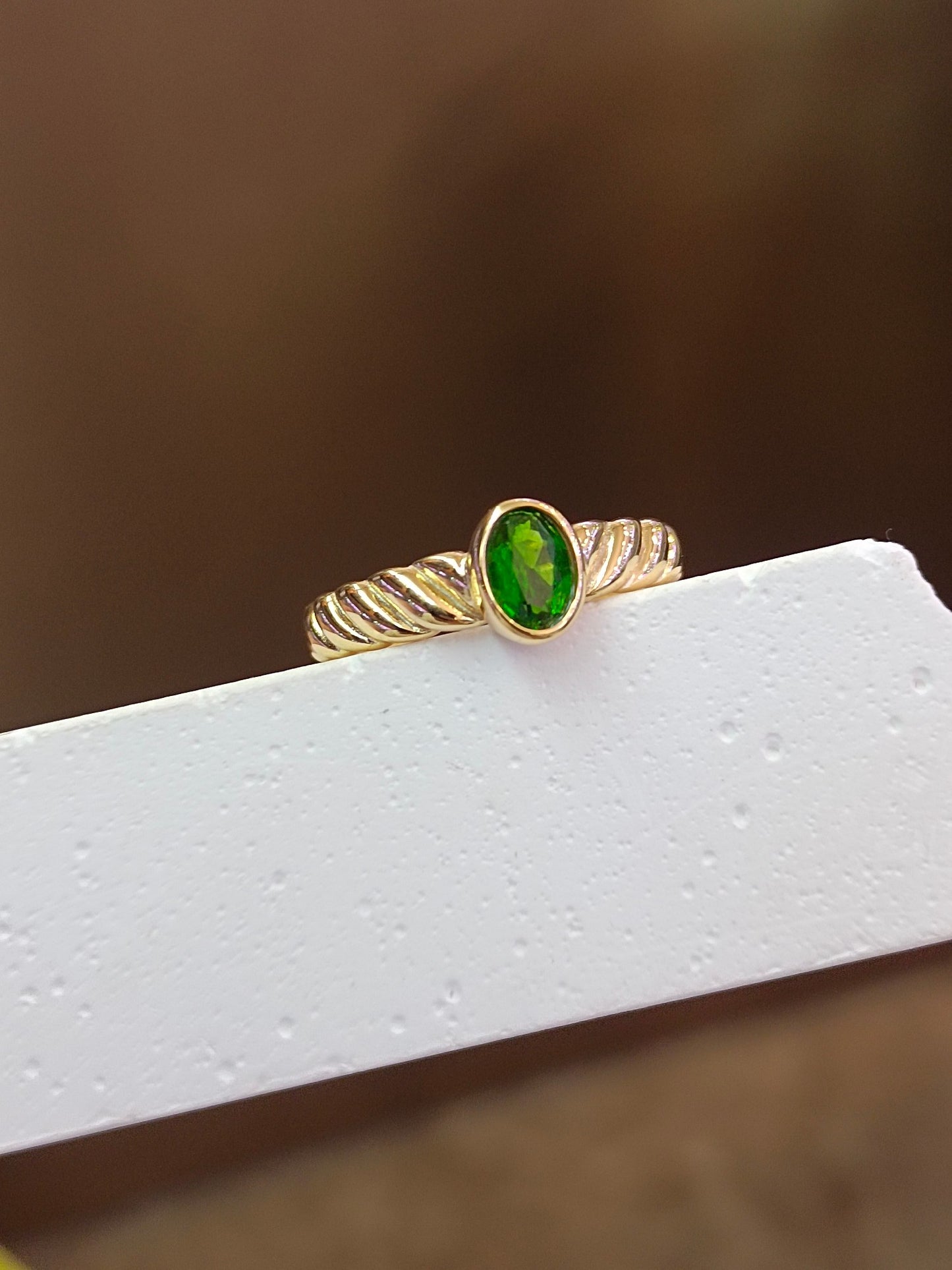 S925 Sterling Silver Intrikat tillverkad diopsidering - fina smycken