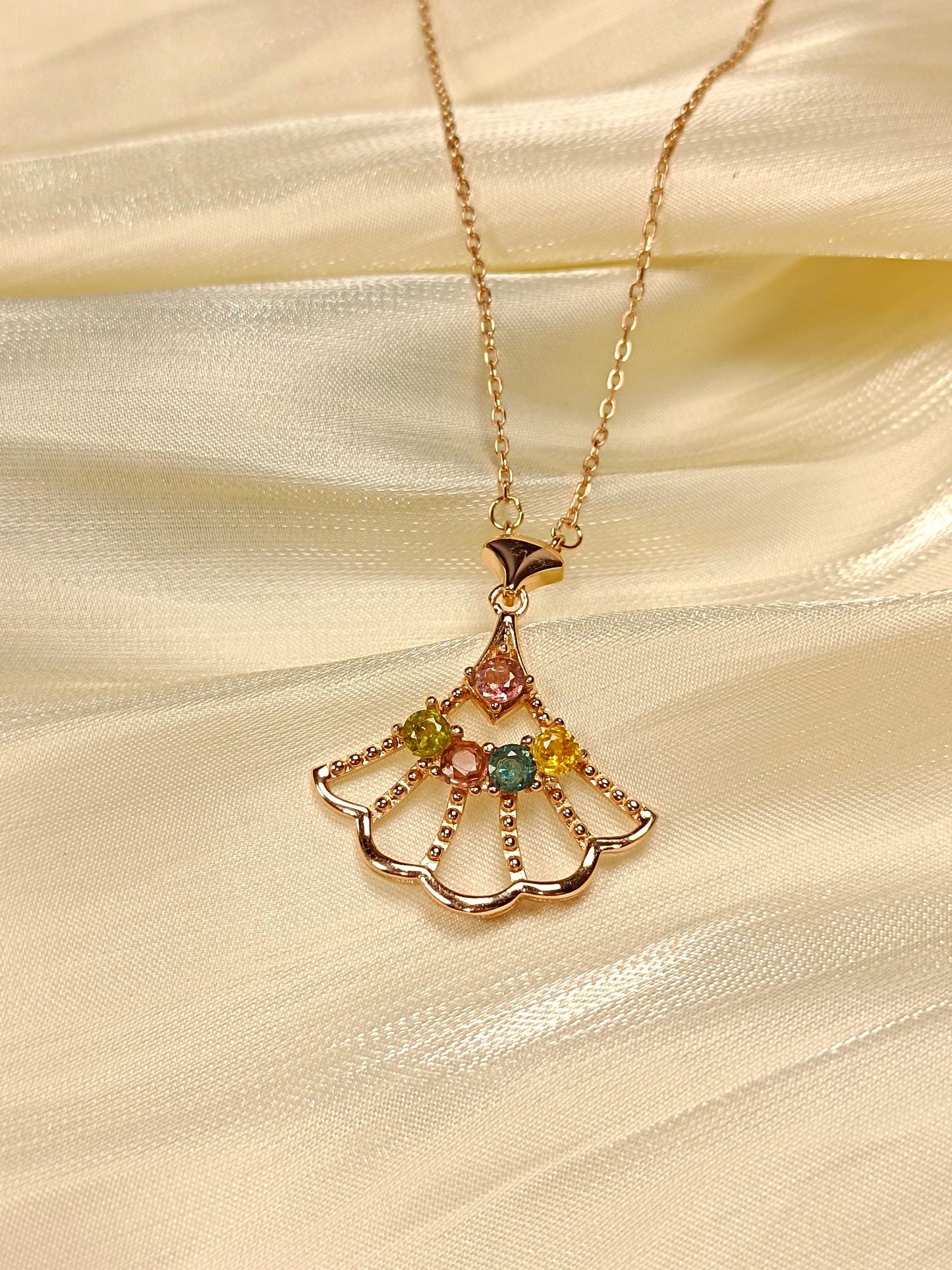 Collana "Abito da principessa" con tormalina incastonata in argento S925 - Ciondolo d'amore estivo