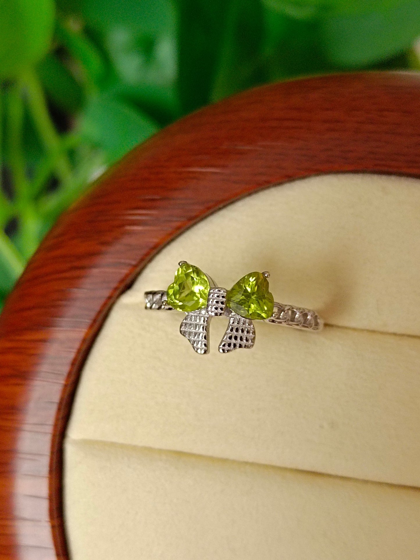 Inel natural peridot inimă bowknot - bijuterii pentru o vară până la toamnă vibrantă