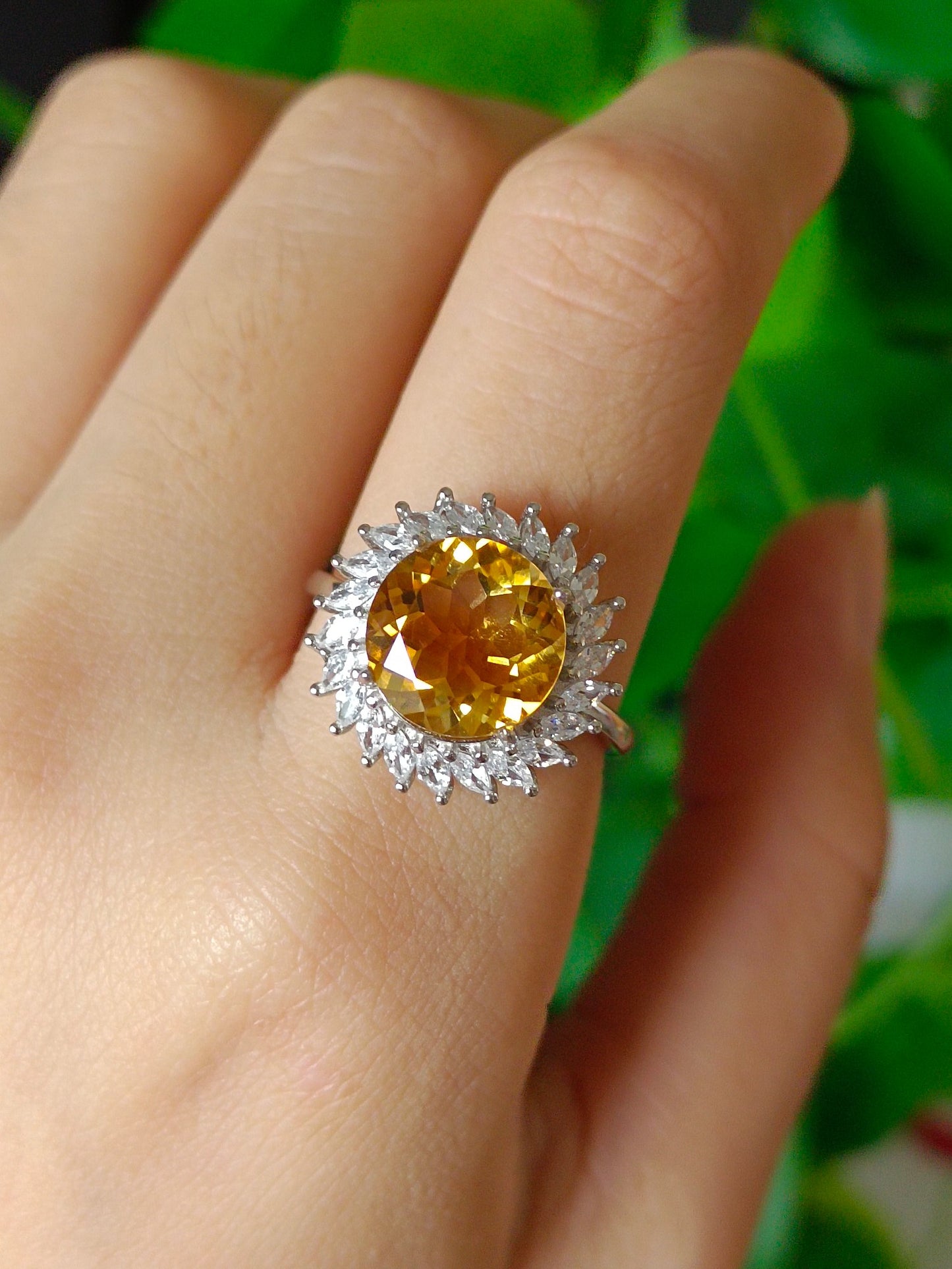 Natural Yellow Crystal Quartz Ring - Exquisite Jewelry for Elegance
