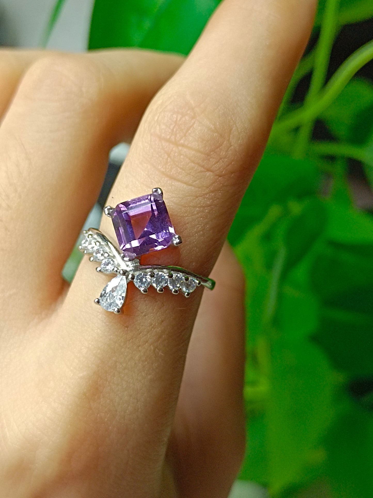 Squisito anello quadrato in cristallo viola naturale - Gioielli di eleganza e romanticismo