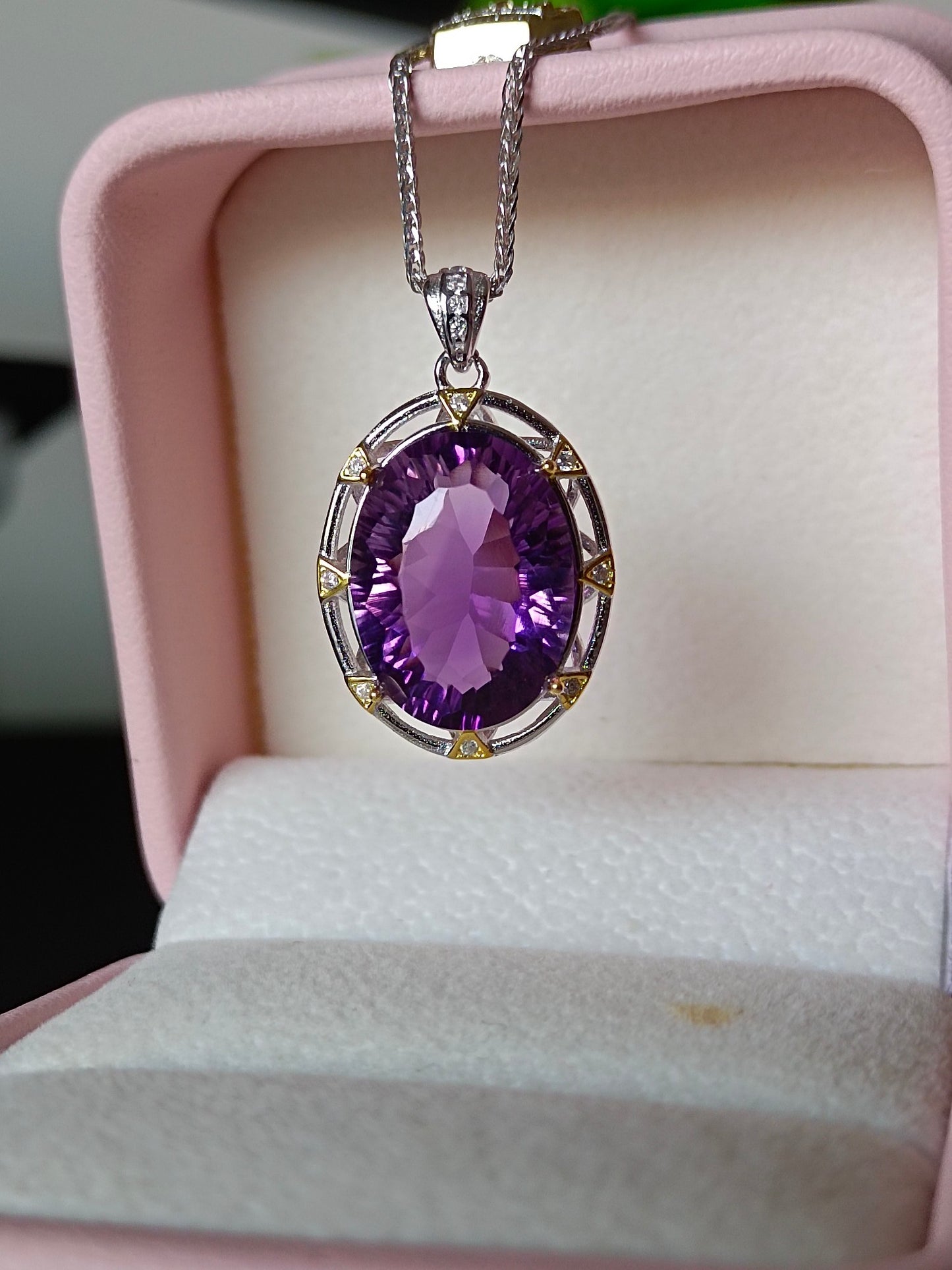 Luxurious Natural Amethyst Pendant Jewelry - A Dazzling Statement of Elegance