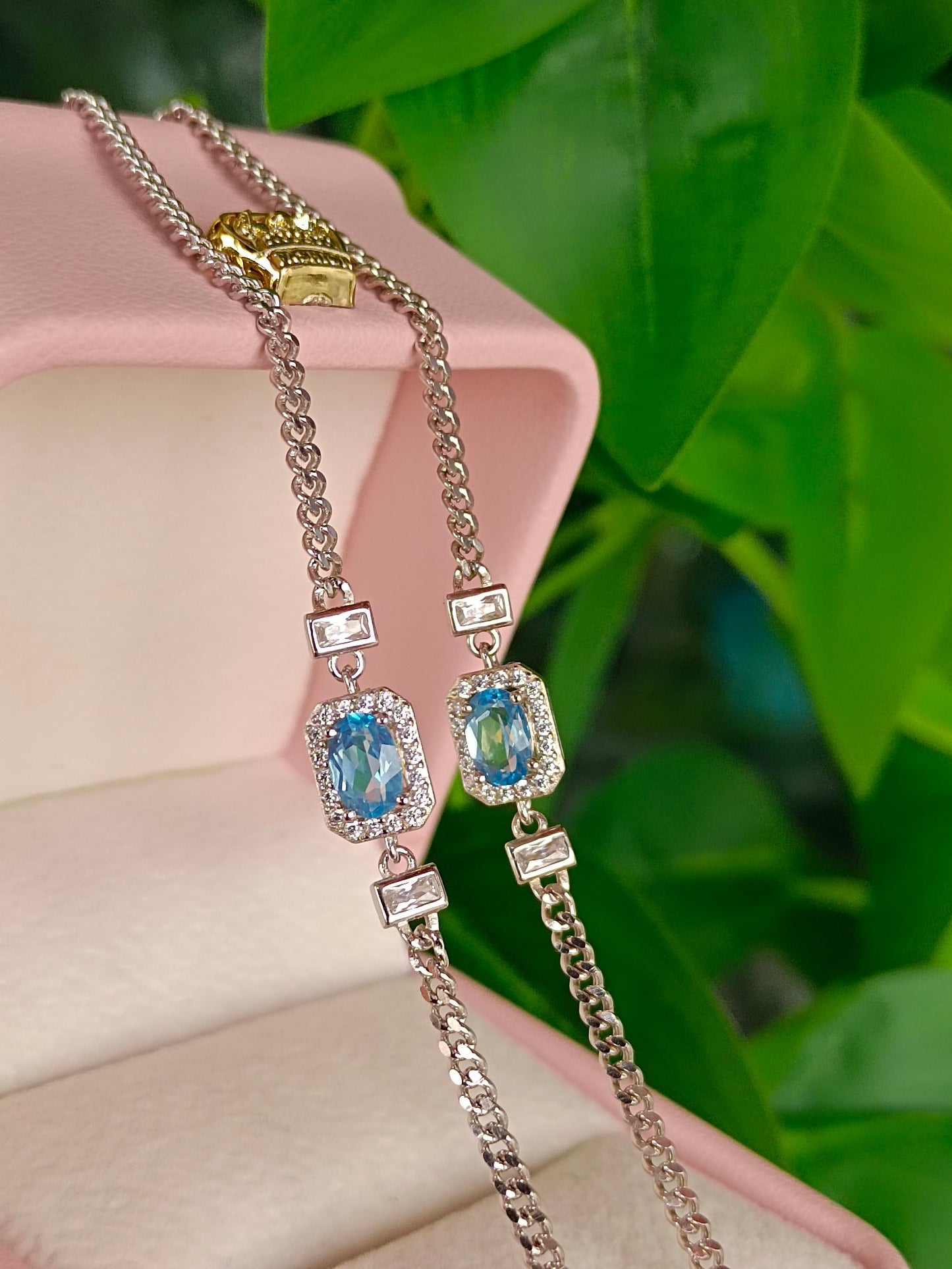 Squisito braccialetto svizzero con topazio azzurro naturale - Gioiello elegante