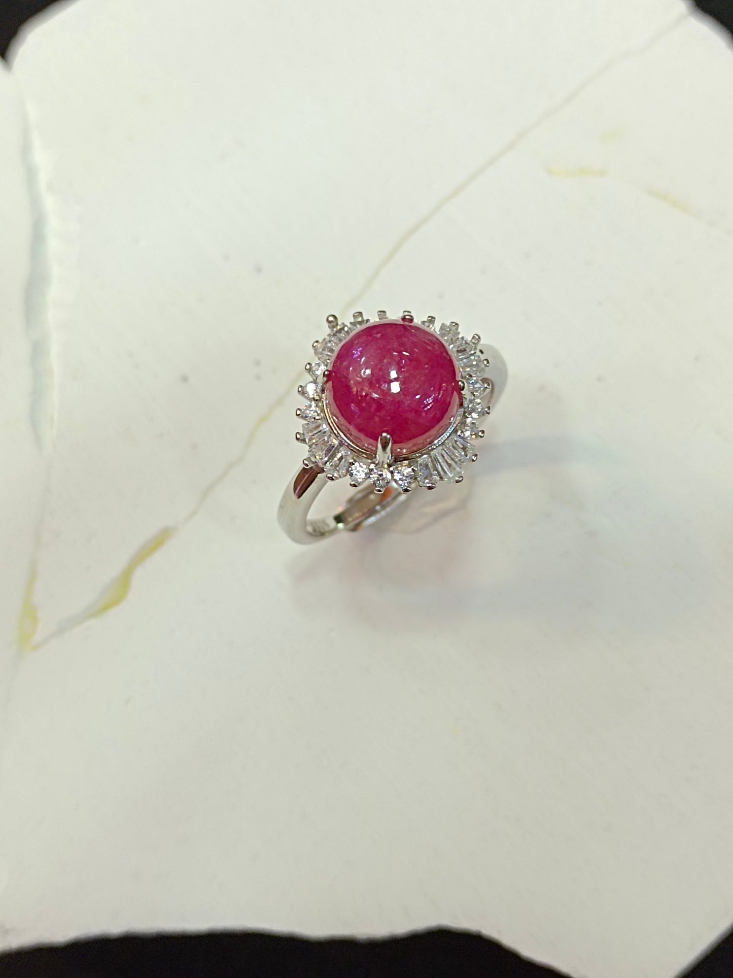 S925 Silver Embedded Natural Ruby Ring - Elegant smykkestykke