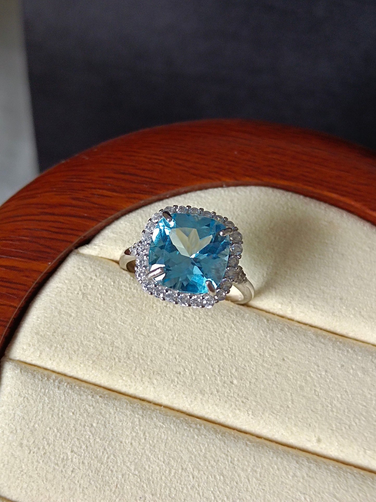 Exquisite Natural Topaz Ring - Pure Elegance in Jewelry