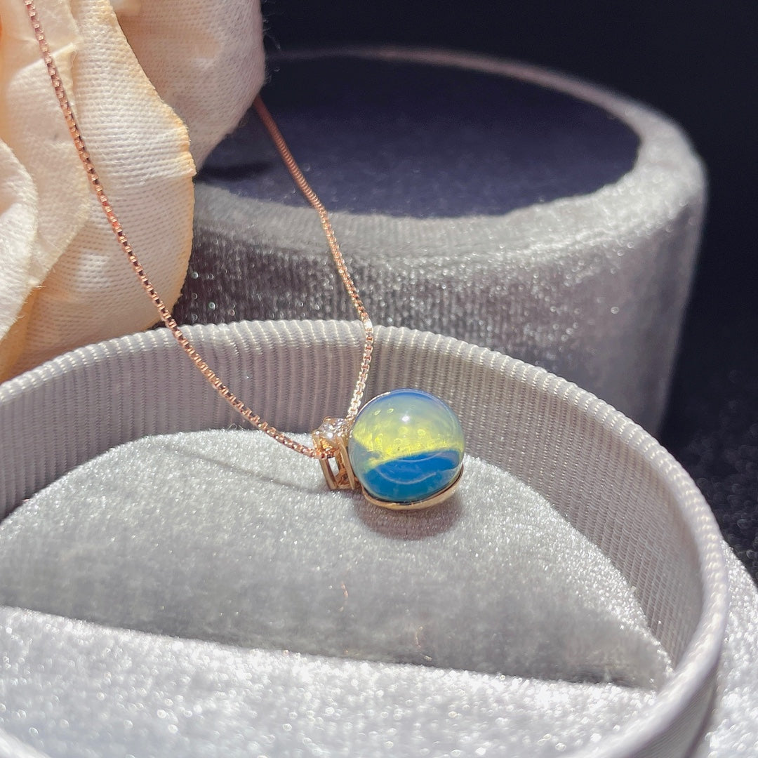 Nouveauté exclusive : Pendentif en ambre bleu dominicain incrusté d'or 18 carats - Bijoux de luxe