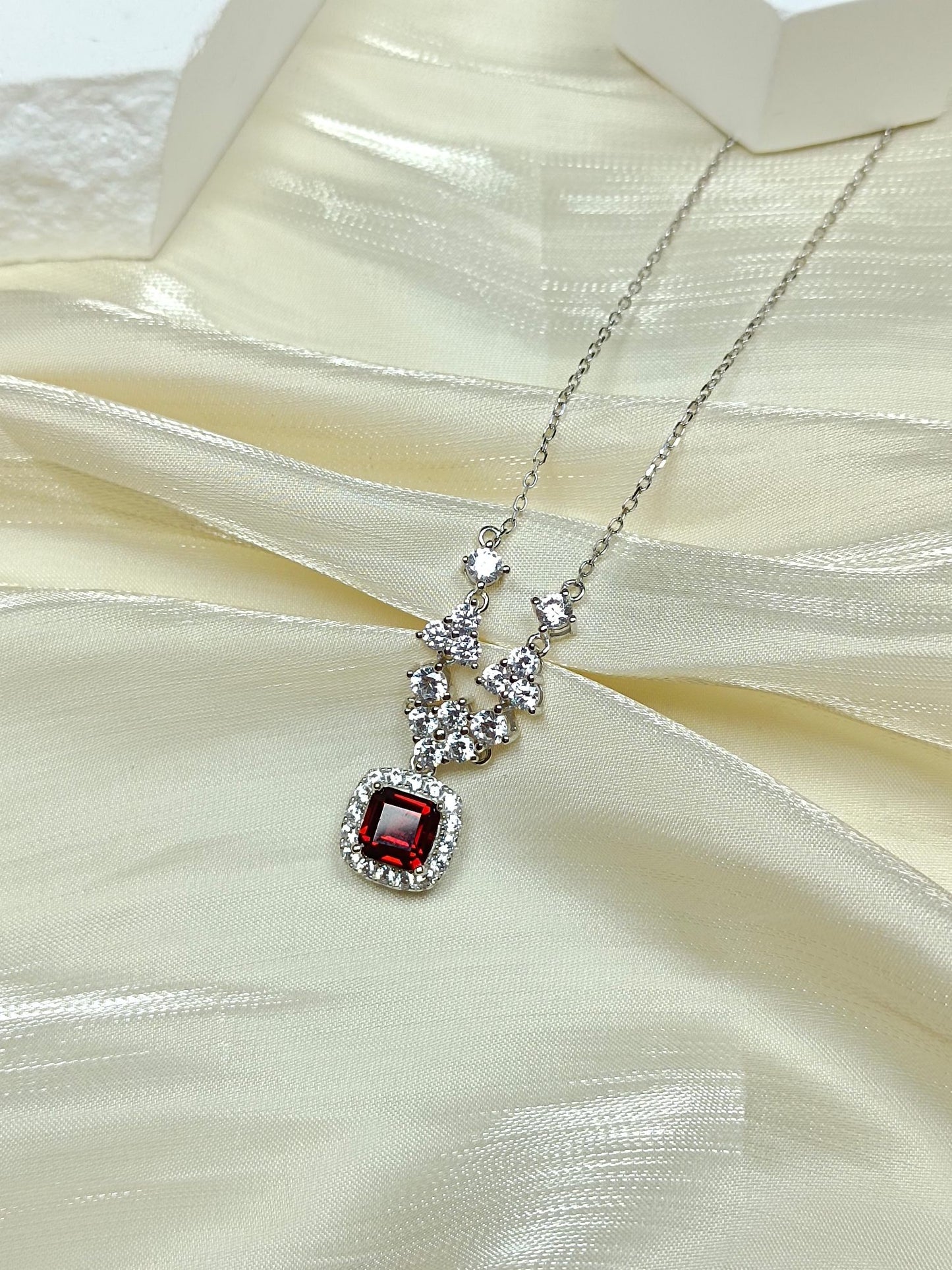 Collier élégant avec pendentif carré en grenat en argent sterling S925, artisanat en or 18 carats, bijoux uniques