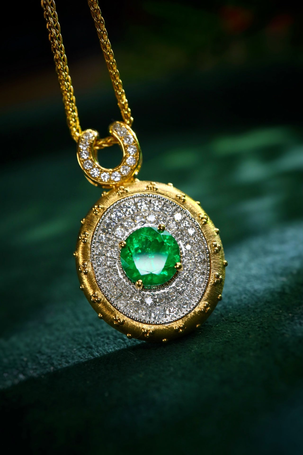 Colgante de esmeralda Panjshir: una pieza de joyería de lujo