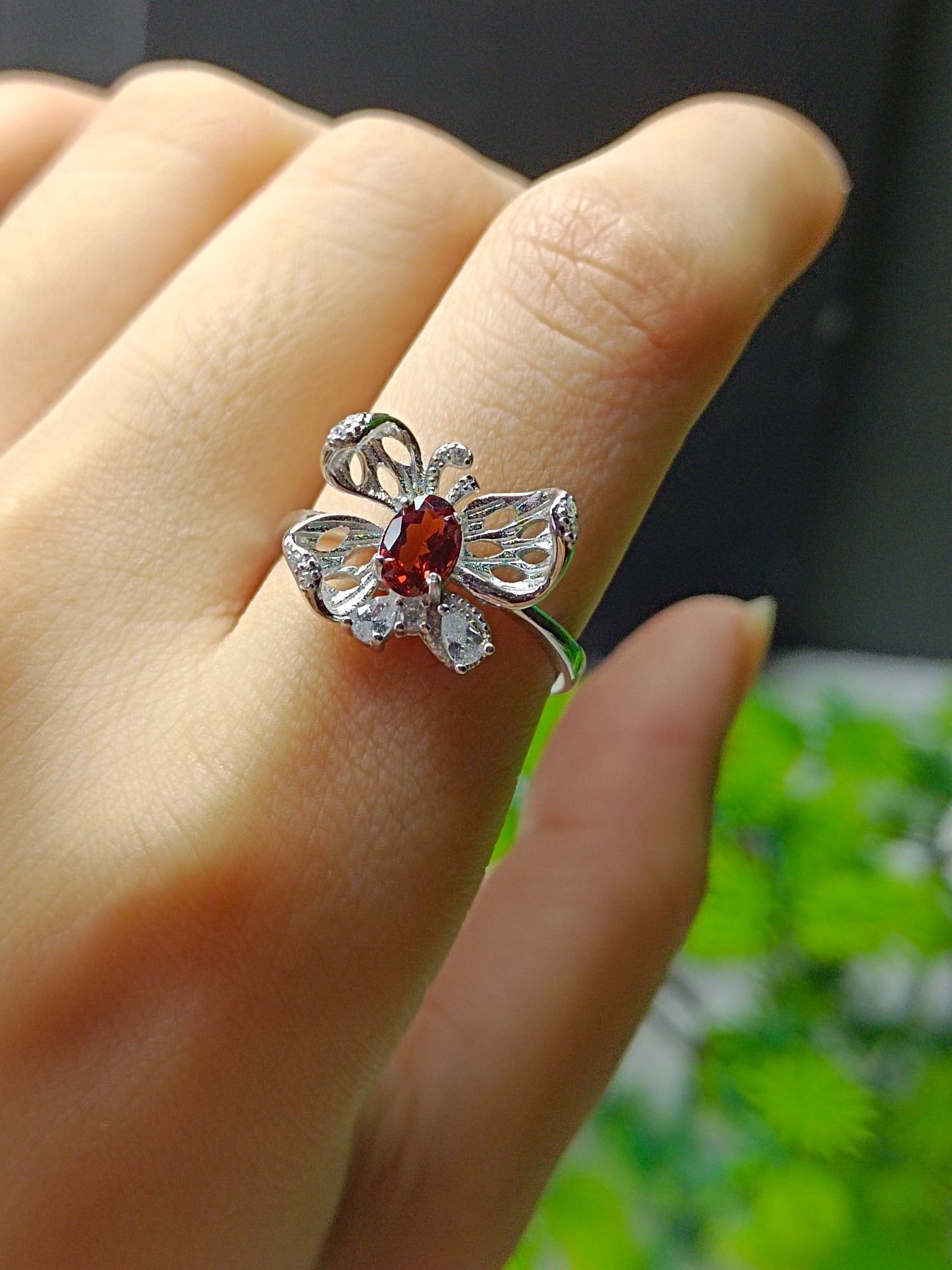 Anello farfalla con granato naturale - pezzo di gioielleria unico