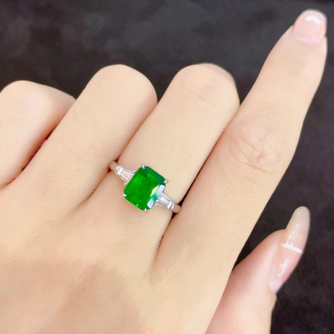 Exquisite Three-Stone Natural Emerald Ring - A Must-Have Jewelry