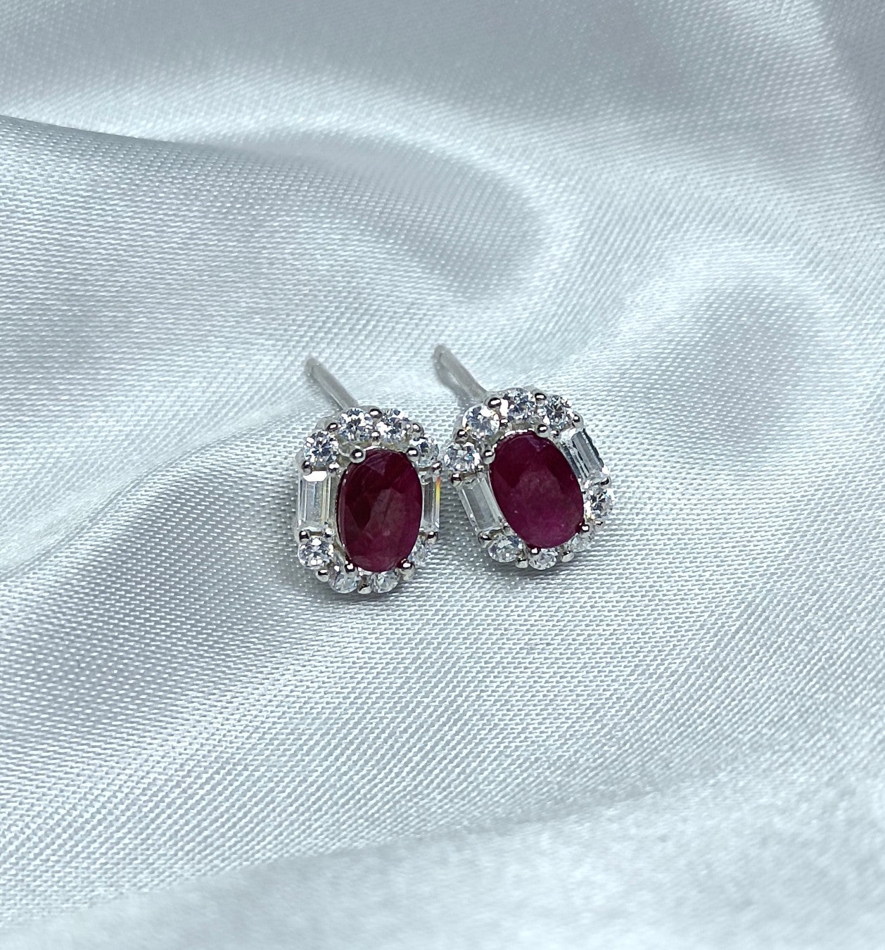 S925 Silver Embedded Ruby Earrings - Elegant Jewelry Piece