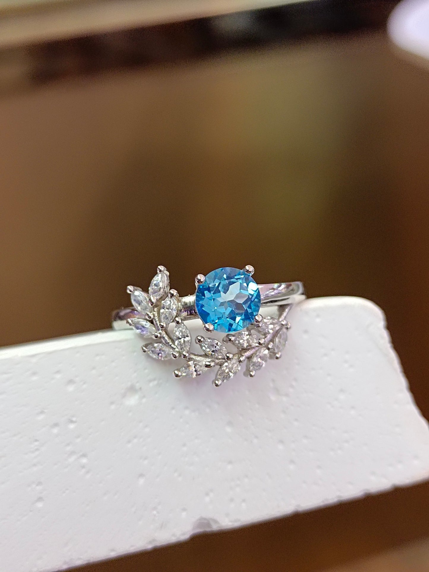 Elegant S925 sølv og Topaz hvete ring med 18K gull
