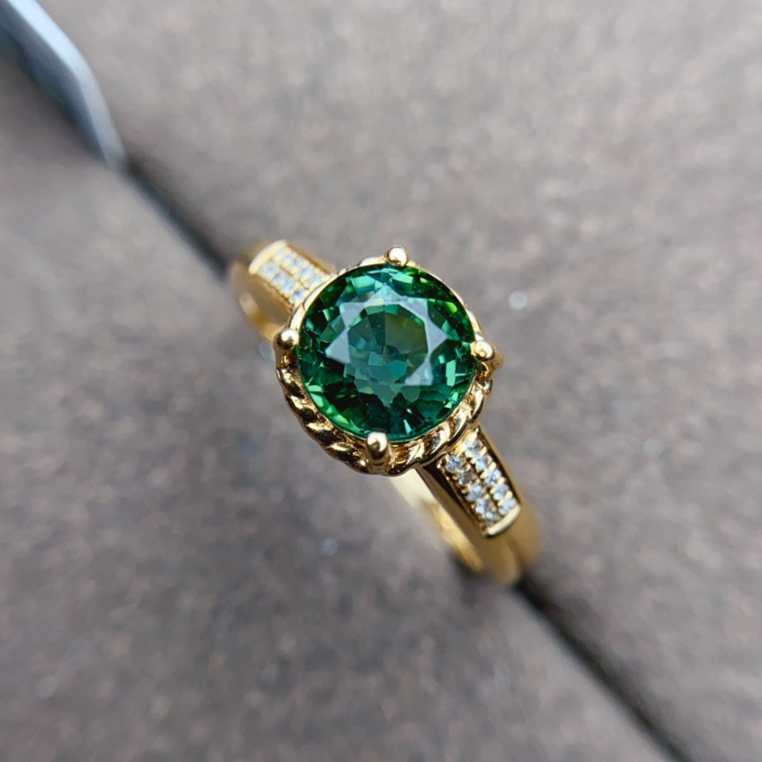 Natural Green Peridot Ring in 18K Gold with Diamond Accents - Exquisite Jewelry