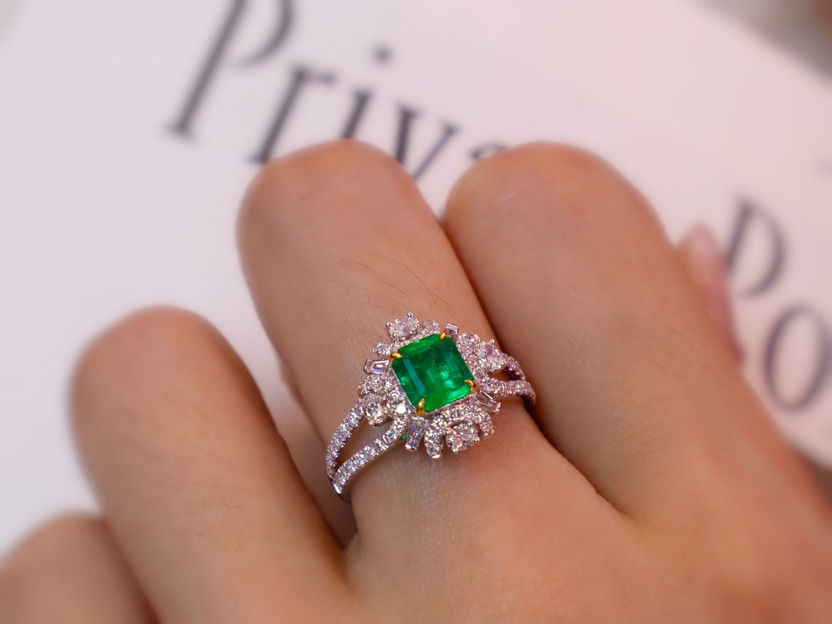 Anello gioiello con smeraldo - Capolavoro da 1,01 ct con diamanti scintillanti